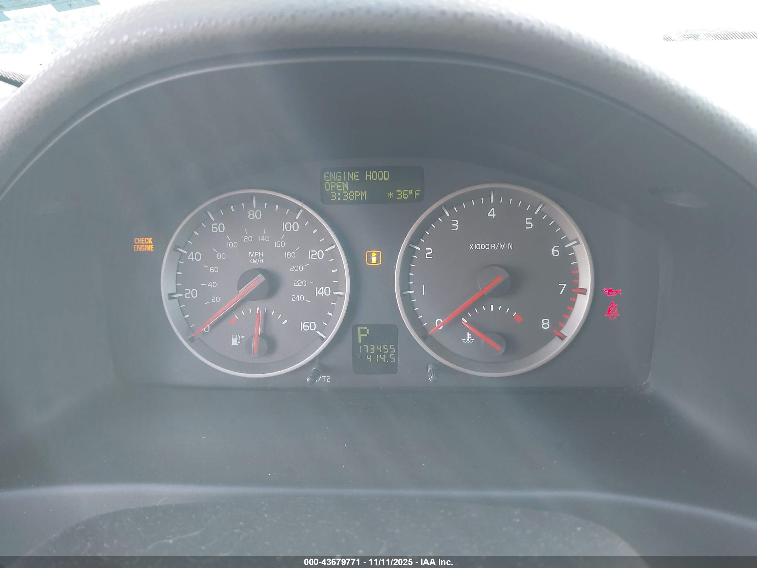 VOLVO S40 image 7