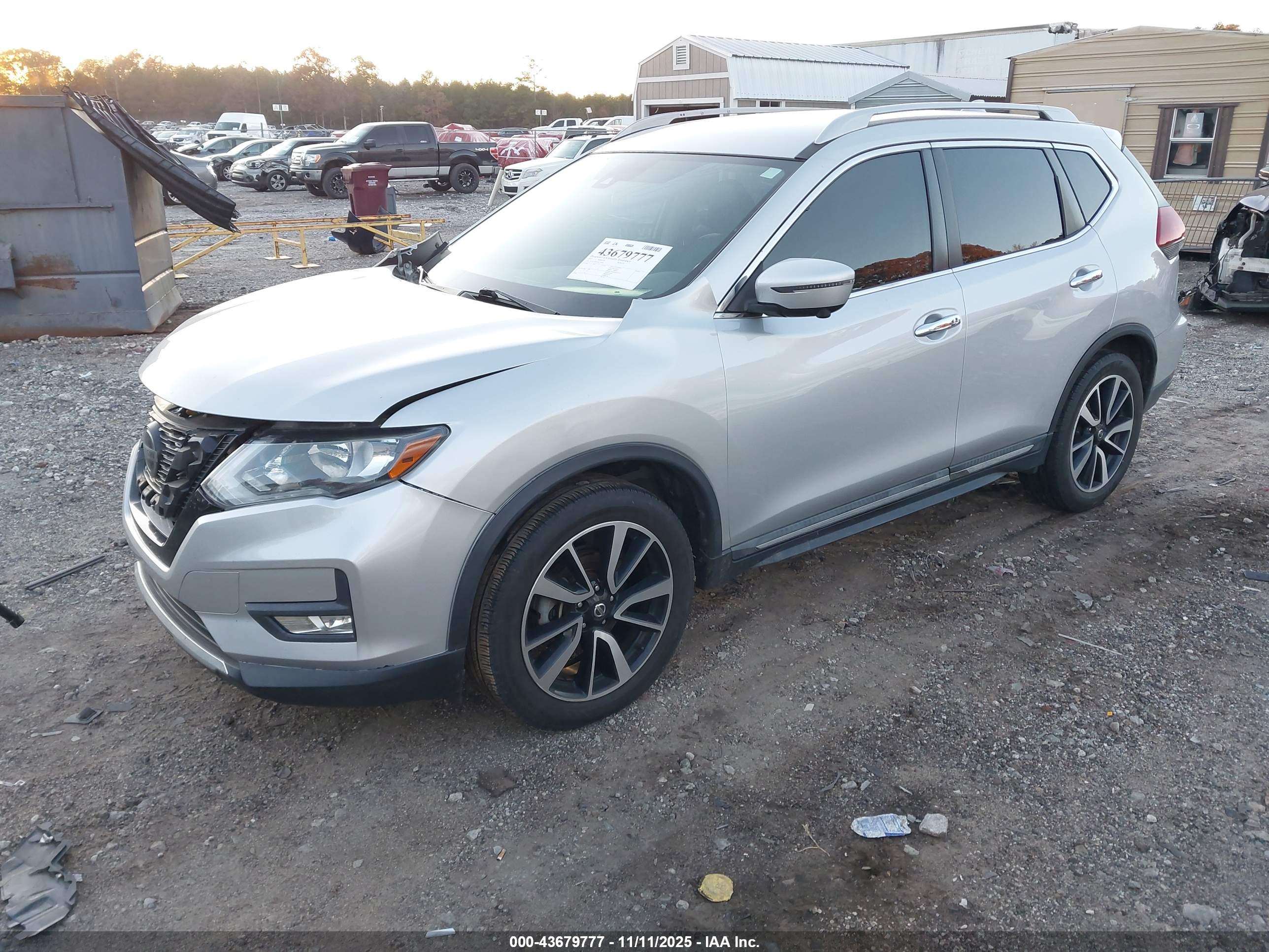 NISSAN ROGUE image 2
