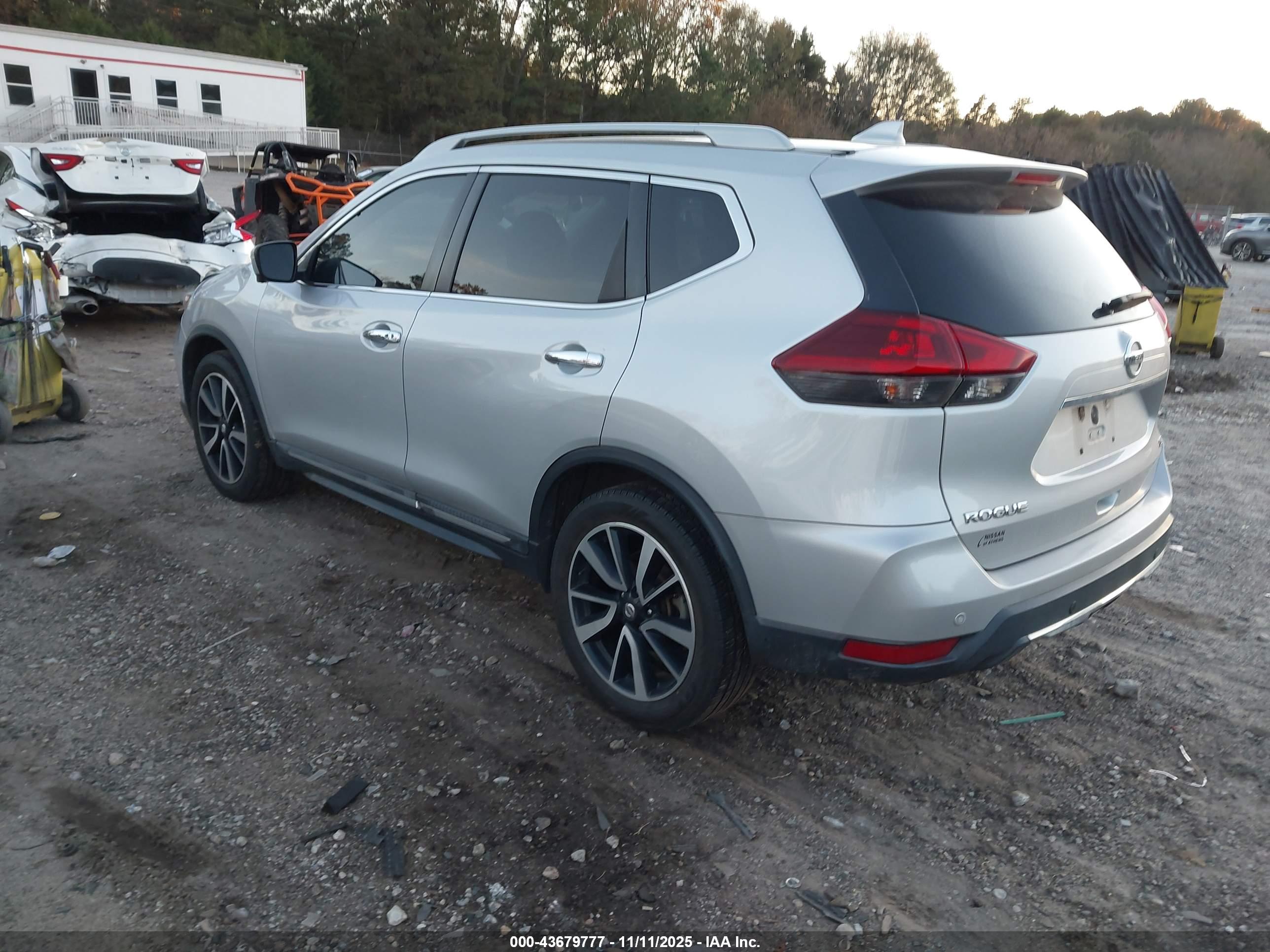 NISSAN ROGUE image 3