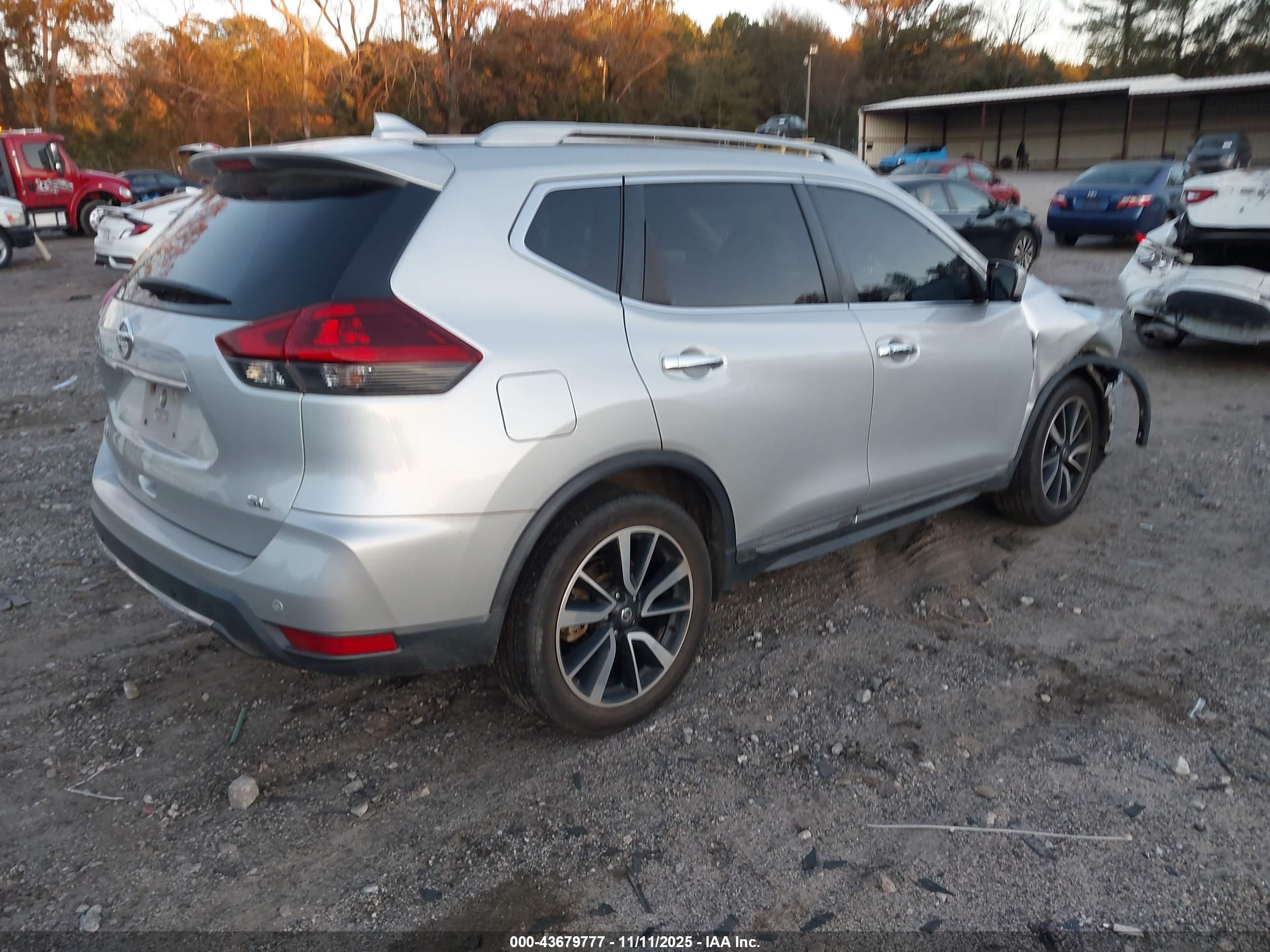 NISSAN ROGUE image 4