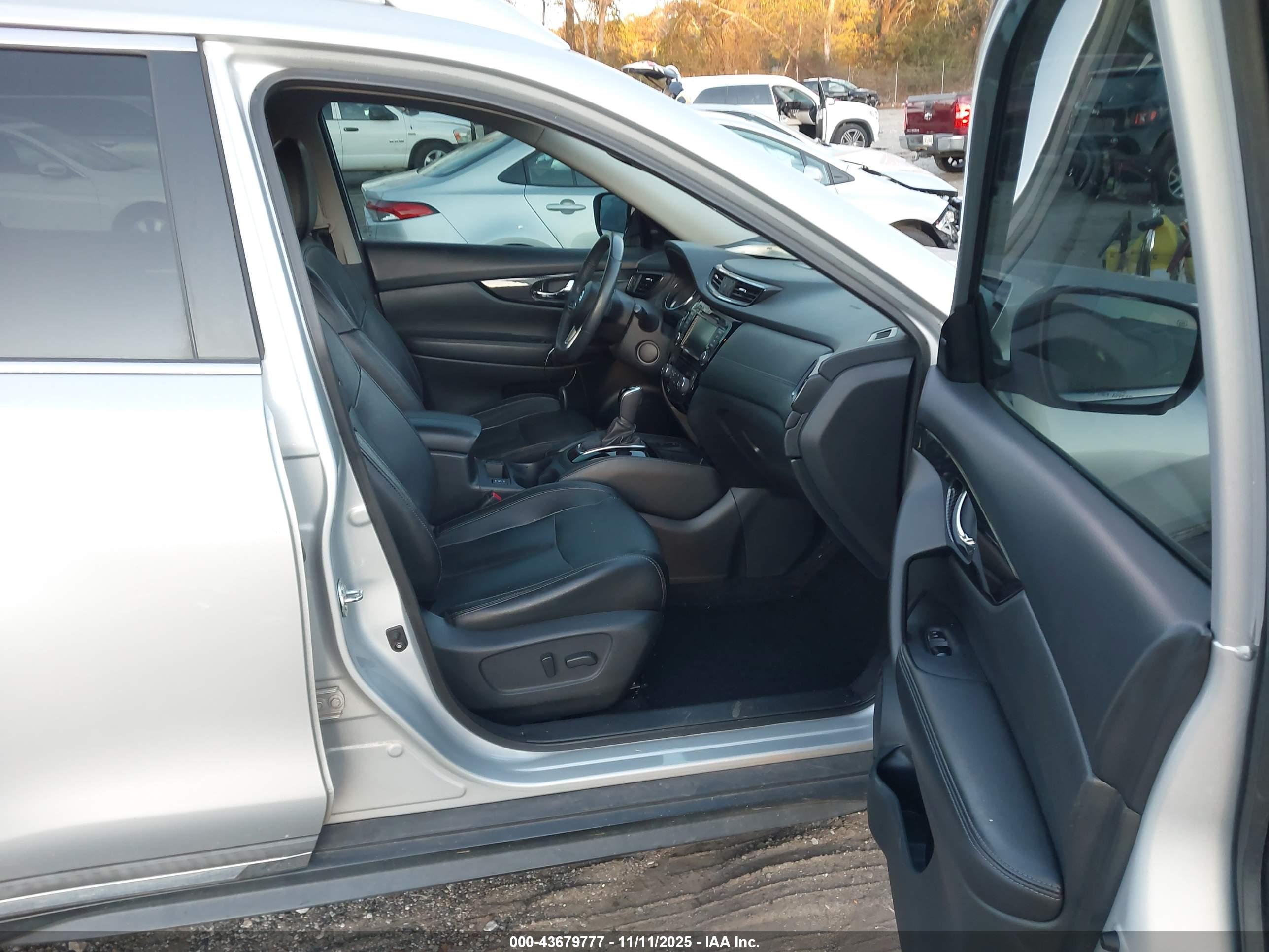 NISSAN ROGUE image 5