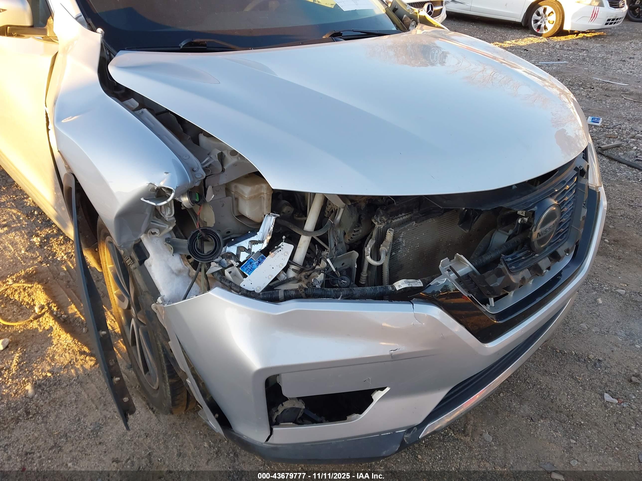 NISSAN ROGUE image 6