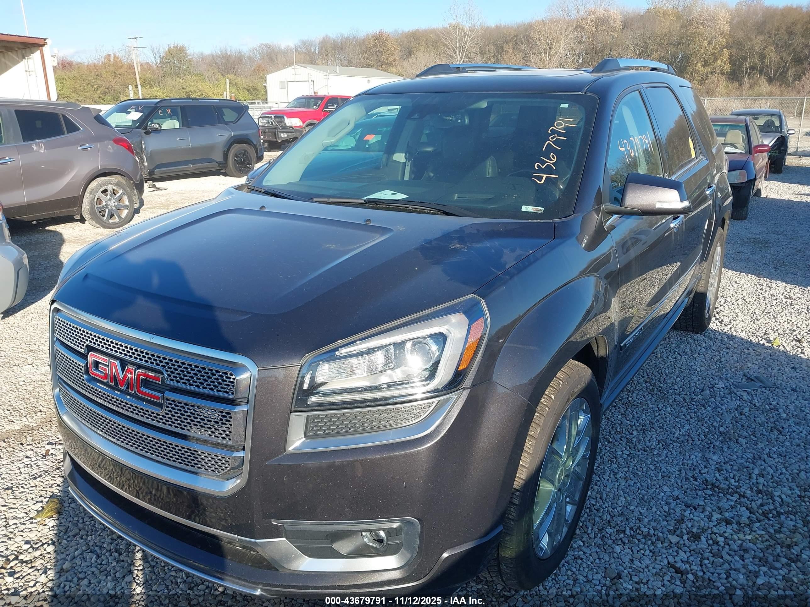 GMC ACADIA image 2