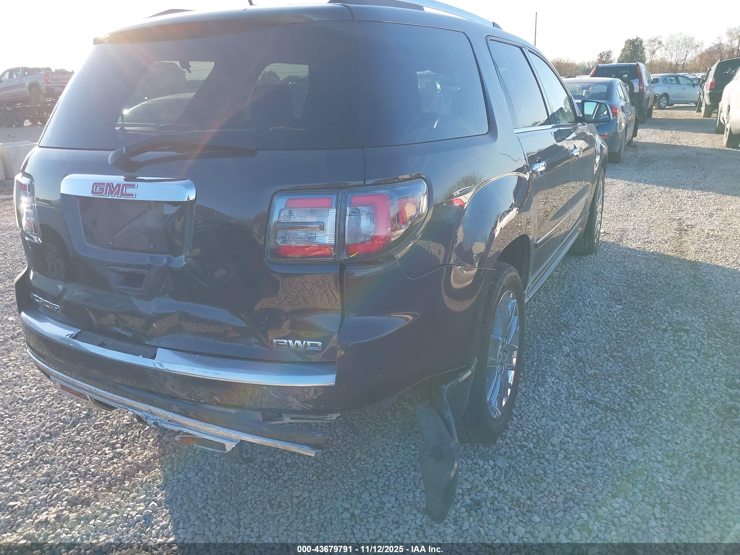 GMC ACADIA image 4