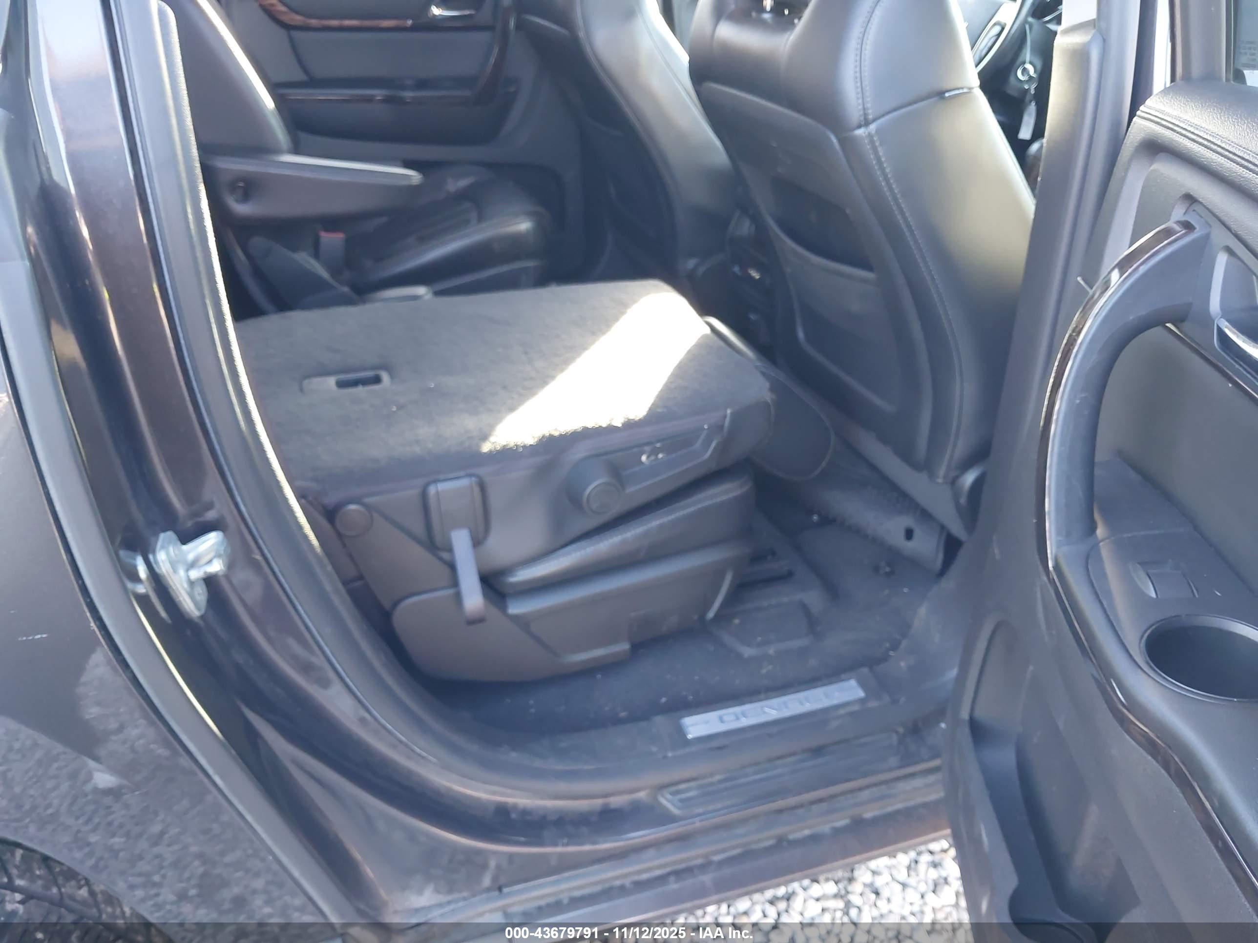 GMC ACADIA image 8