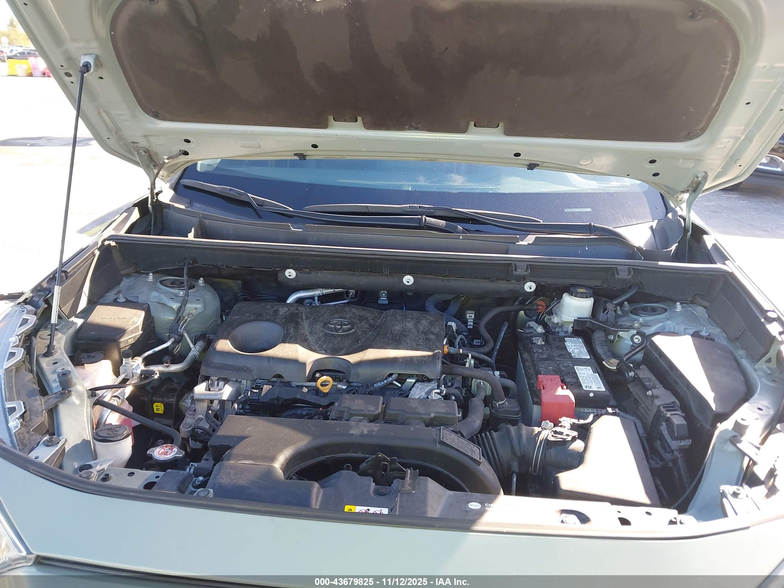 TOYOTA RAV4 image 10