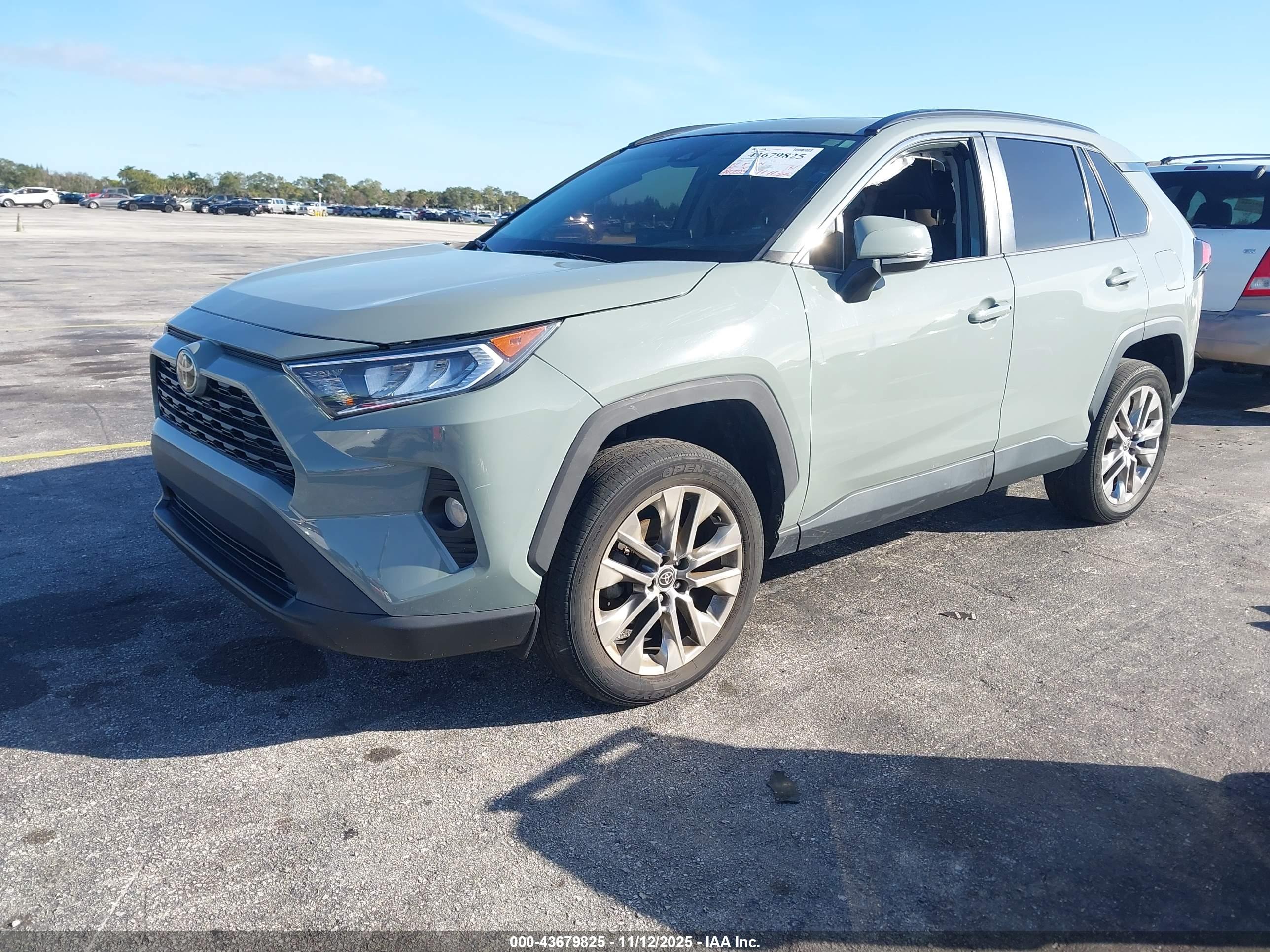 TOYOTA RAV4 image 2