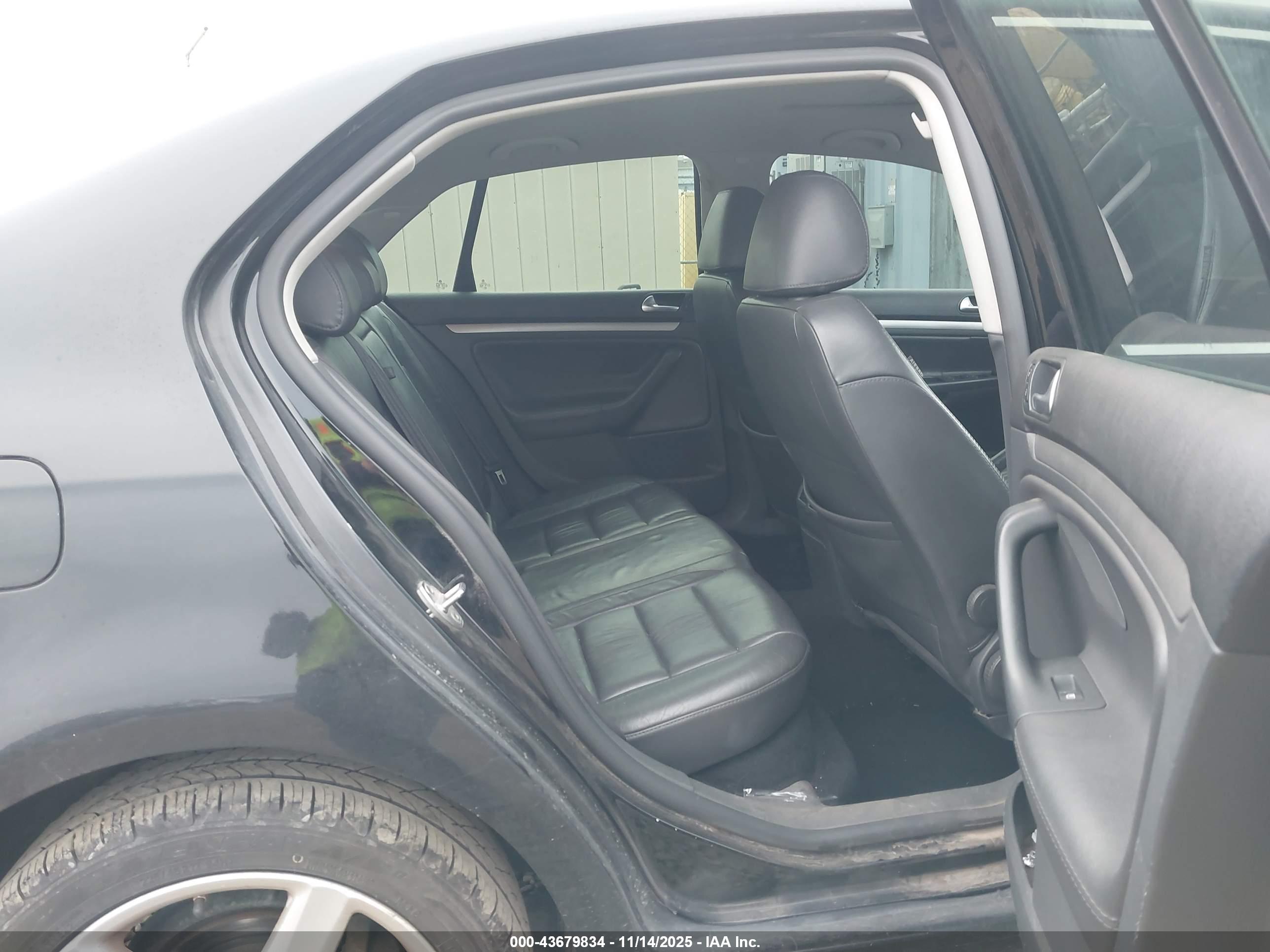 VOLKSWAGEN JETTA image 8