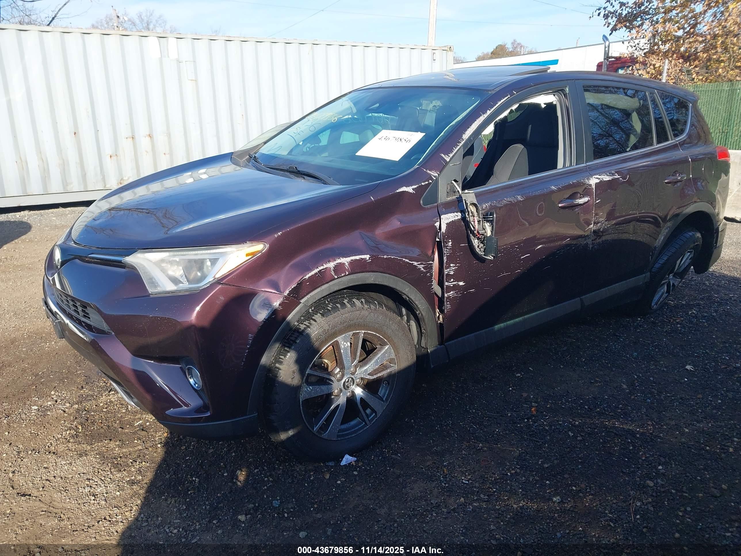 TOYOTA RAV4 image 2