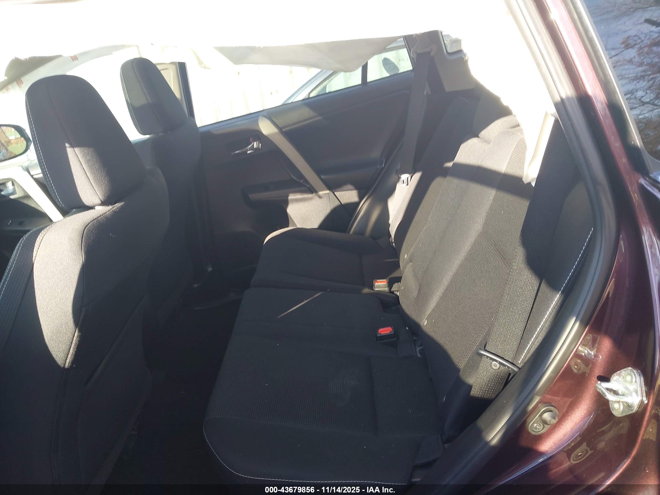 TOYOTA RAV4 image 8