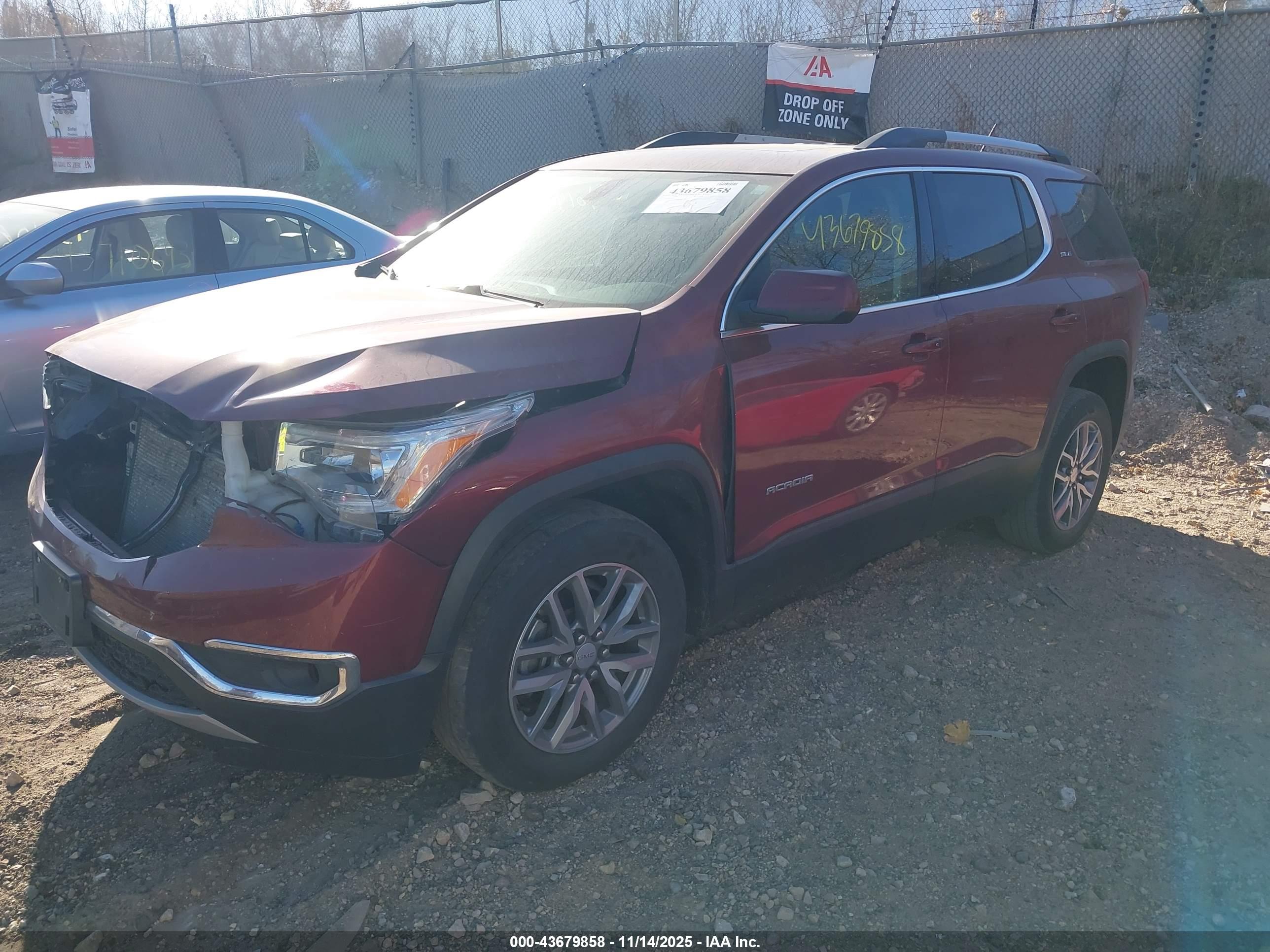 GMC ACADIA image 2