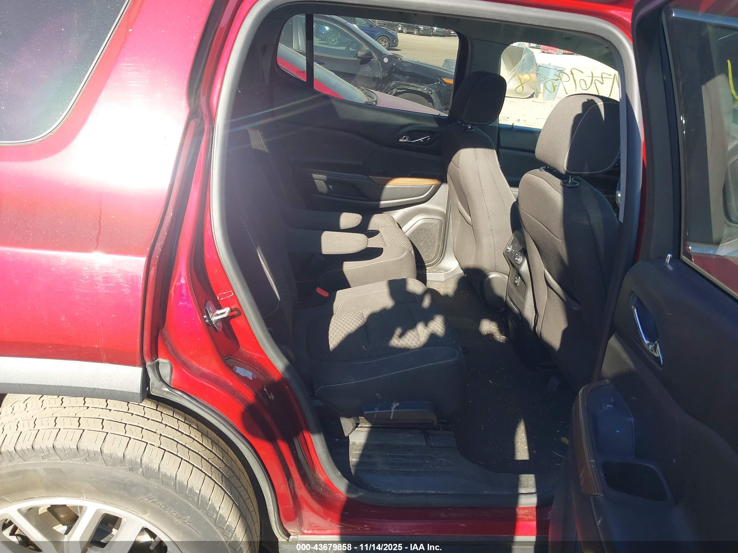 GMC ACADIA image 8