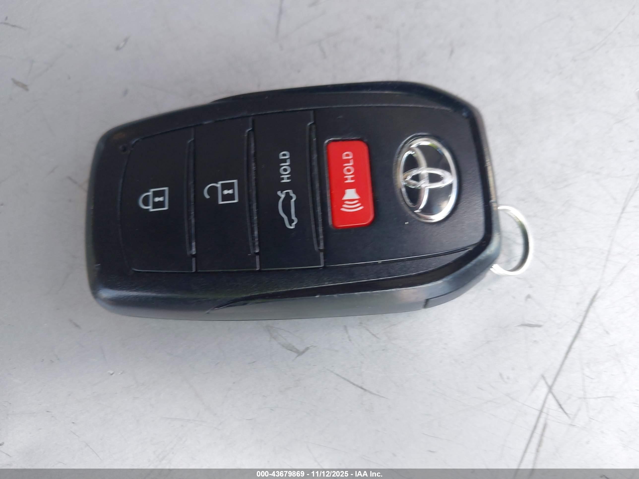 TOYOTA CAMRY image 11