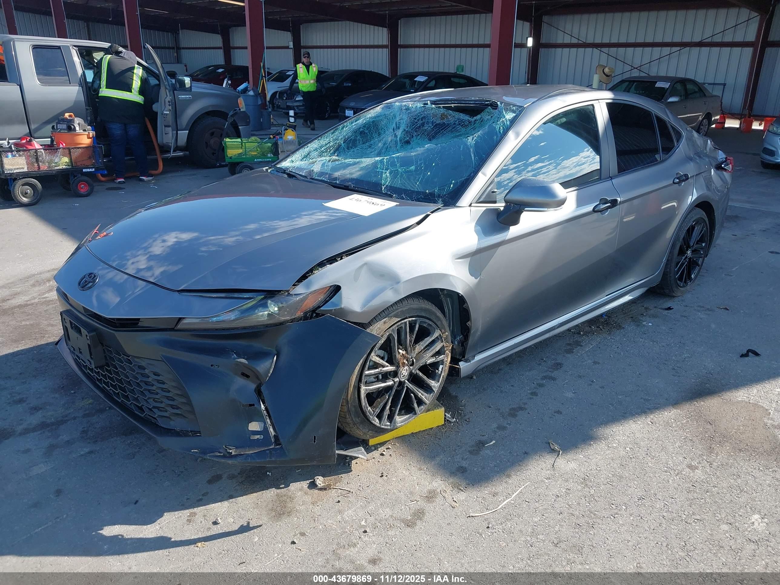 TOYOTA CAMRY image 2