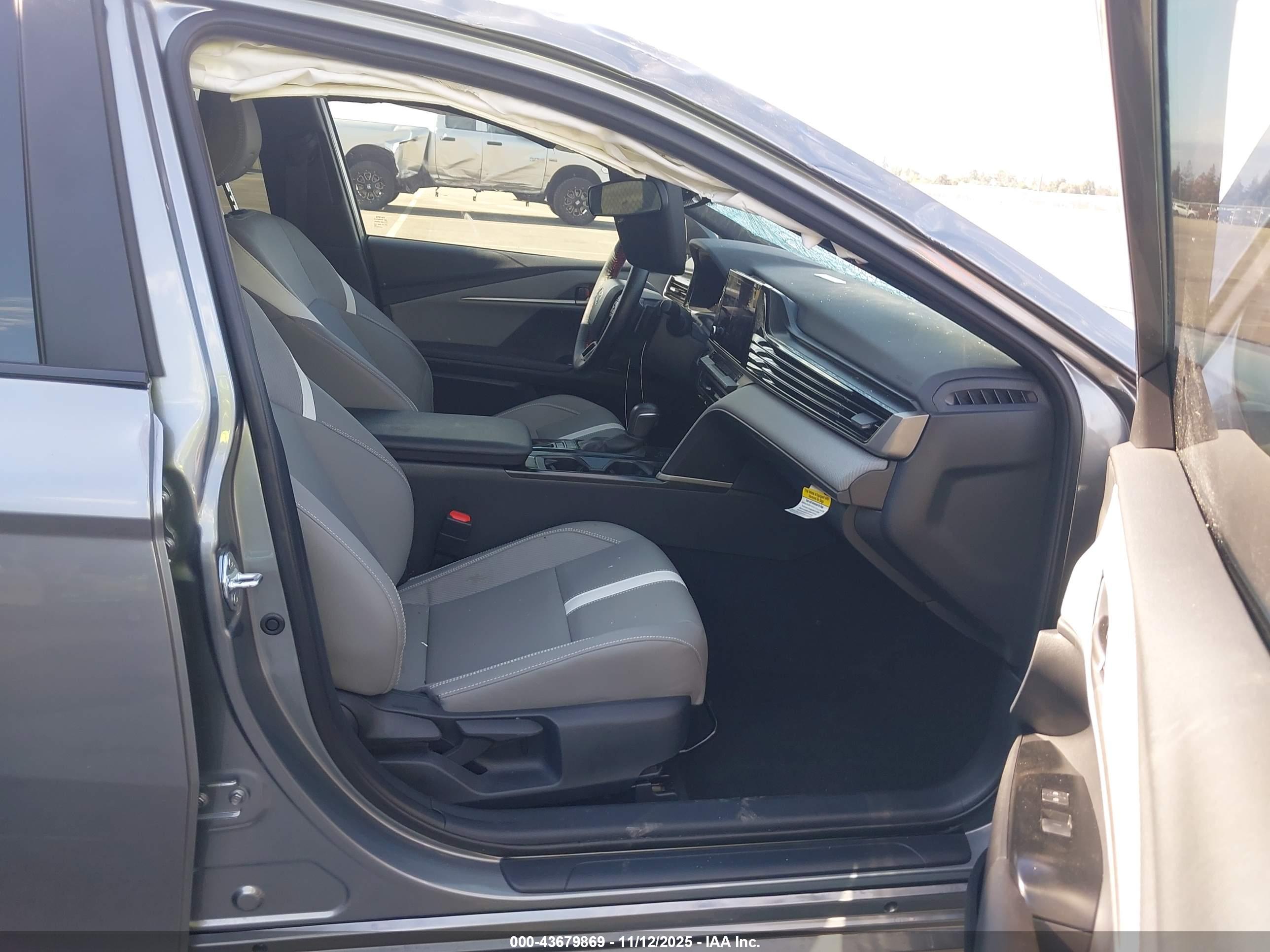 TOYOTA CAMRY image 5