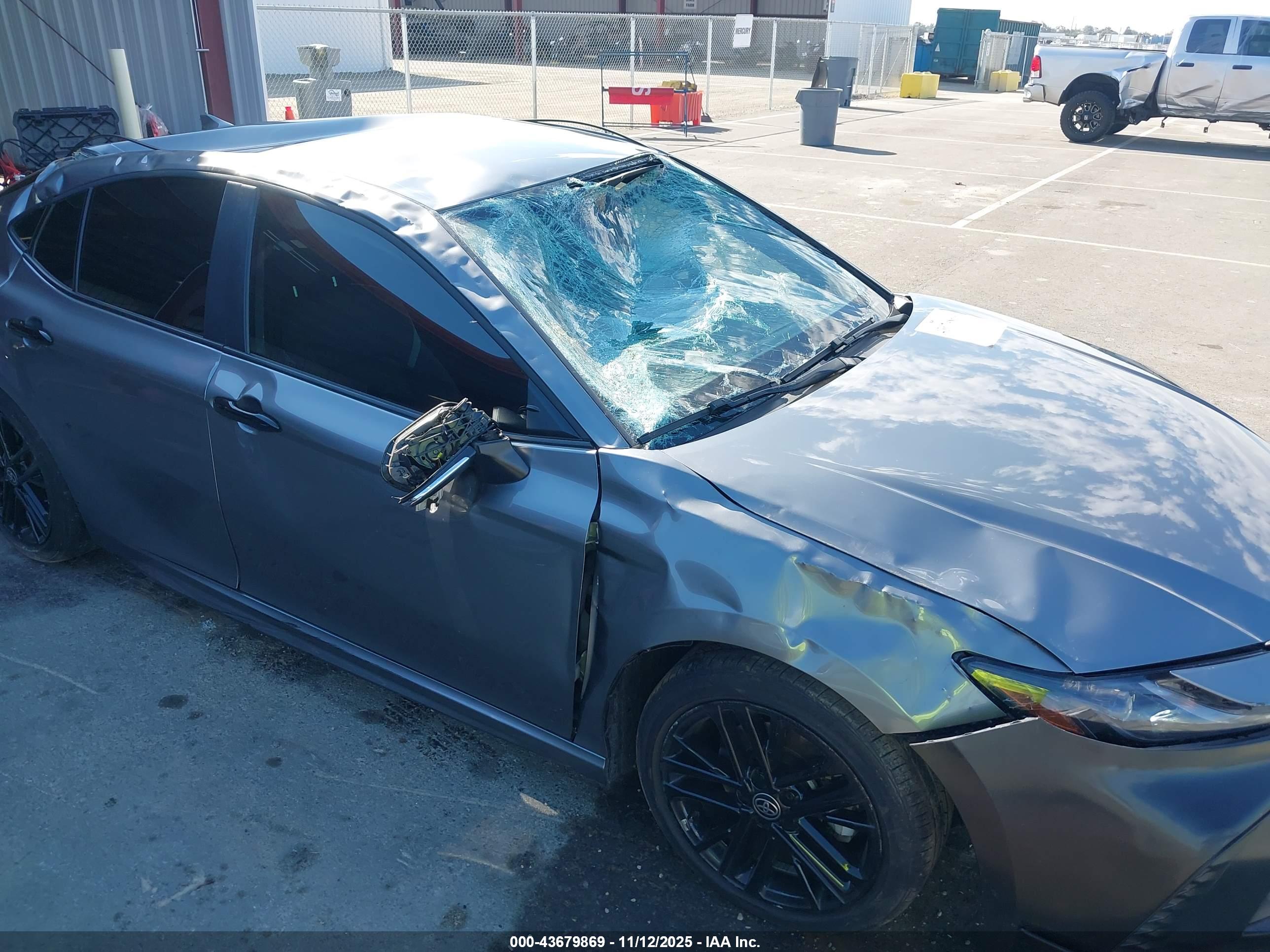 TOYOTA CAMRY image 6