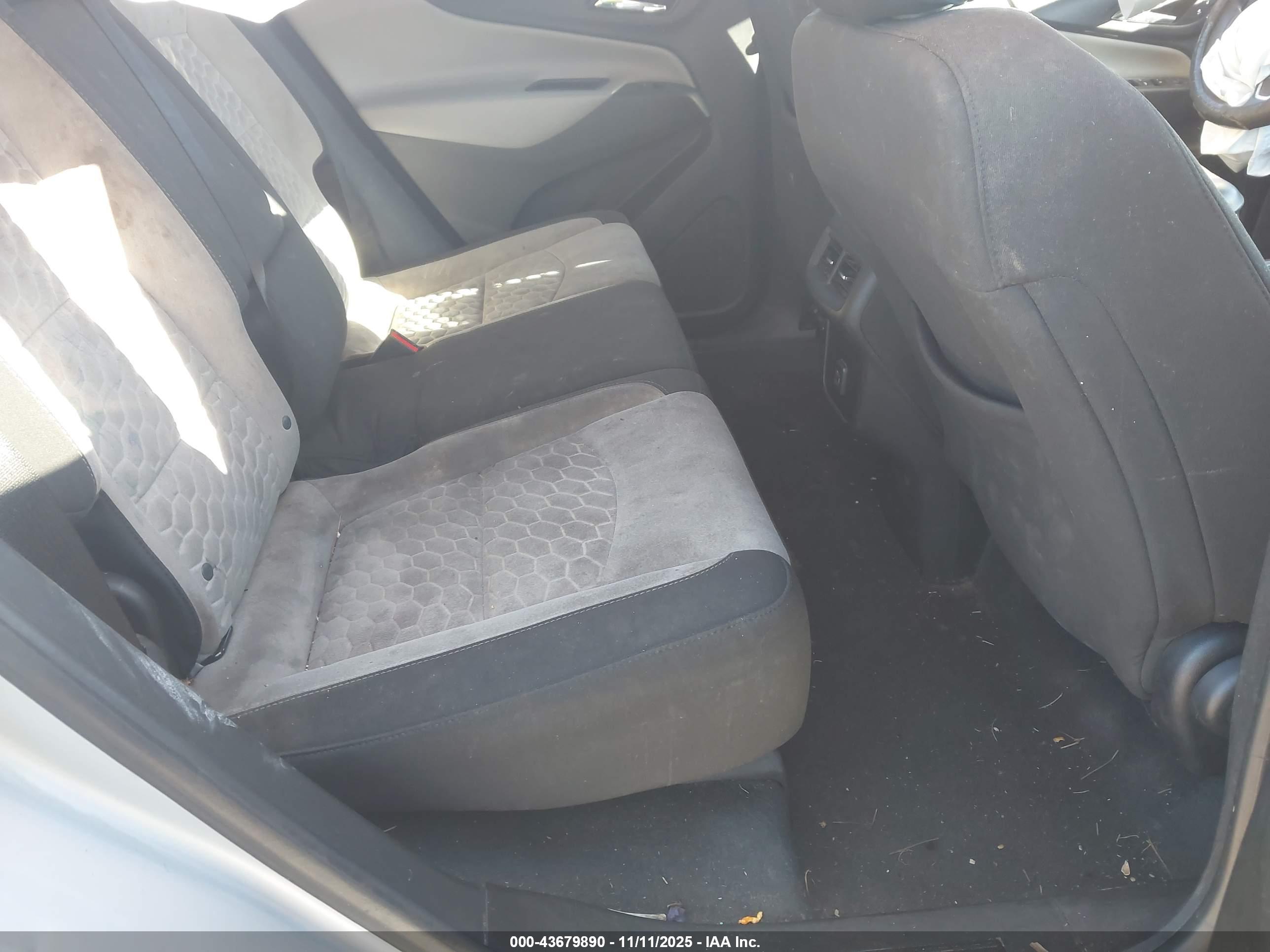 CHEVROLET EQUINOX image 8