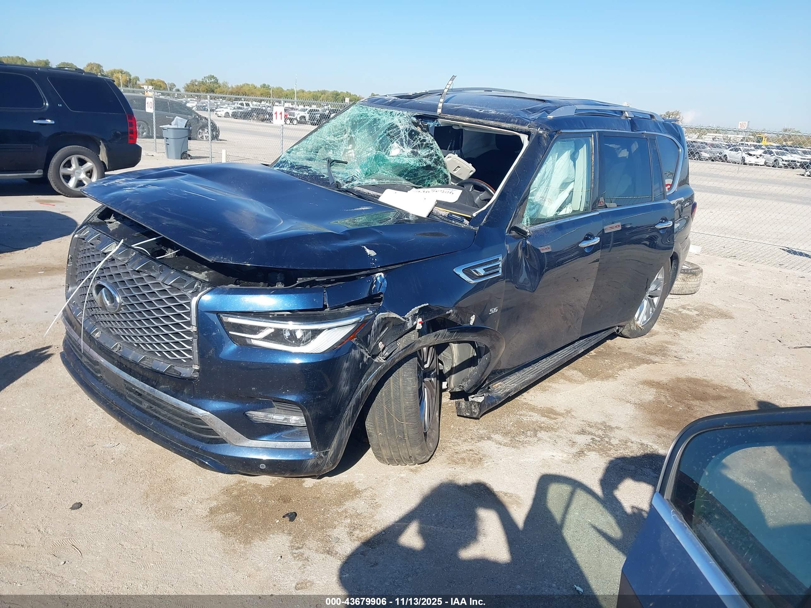 INFINITI QX80 image 2
