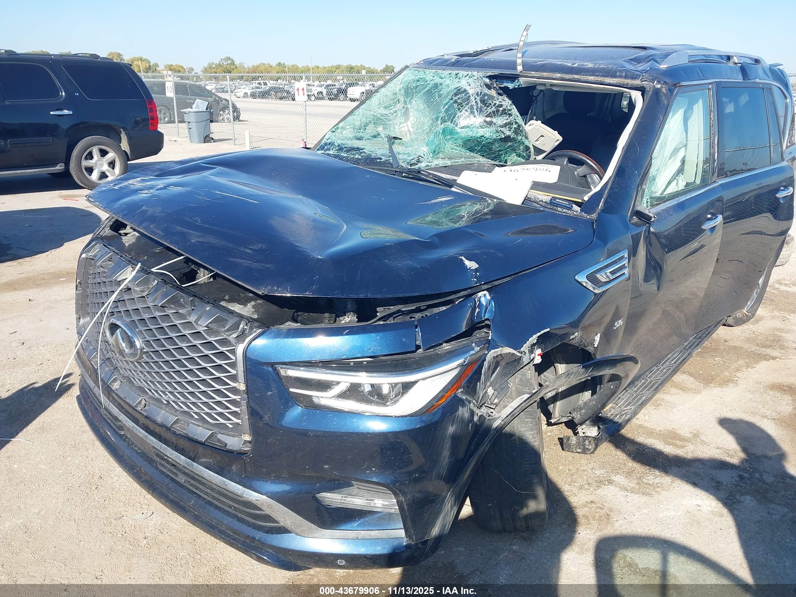 INFINITI QX80 image 6