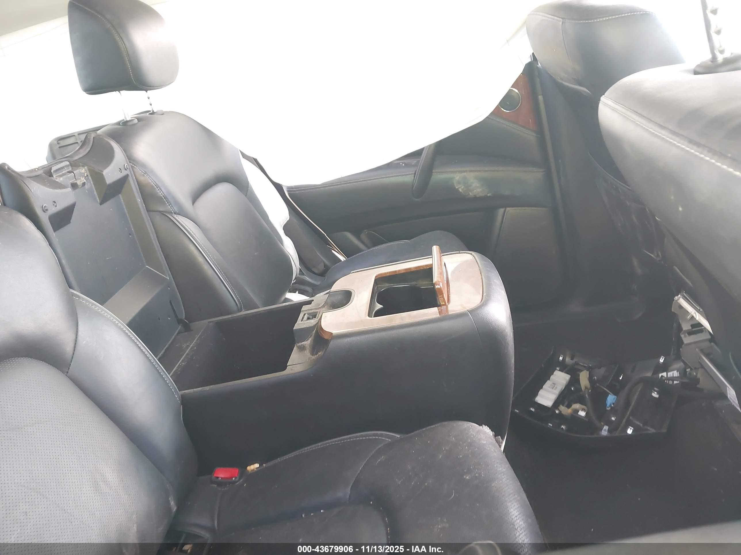 INFINITI QX80 image 8