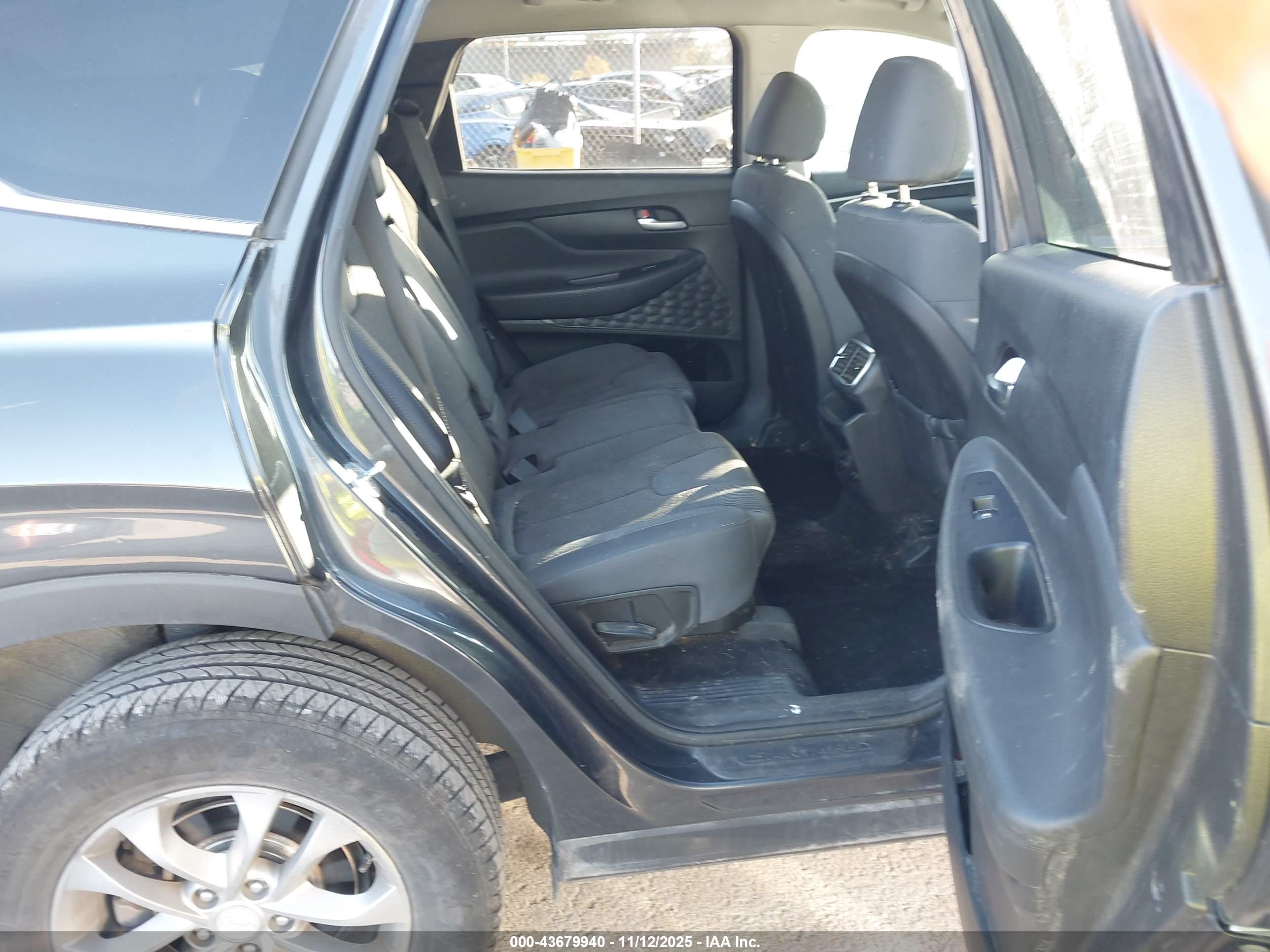 HYUNDAI SANTA image 8