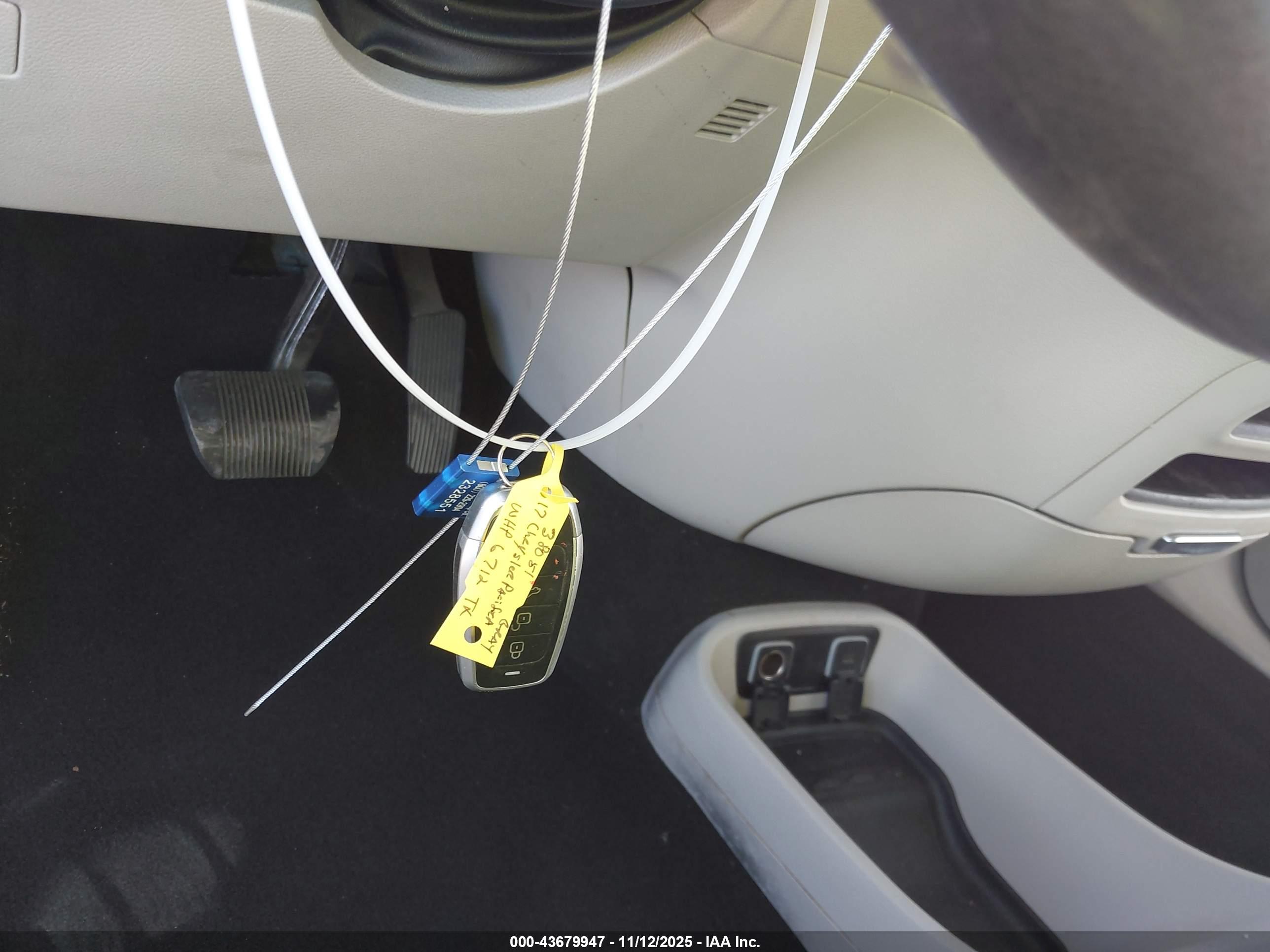 CHRYSLER PACIFICA image 11