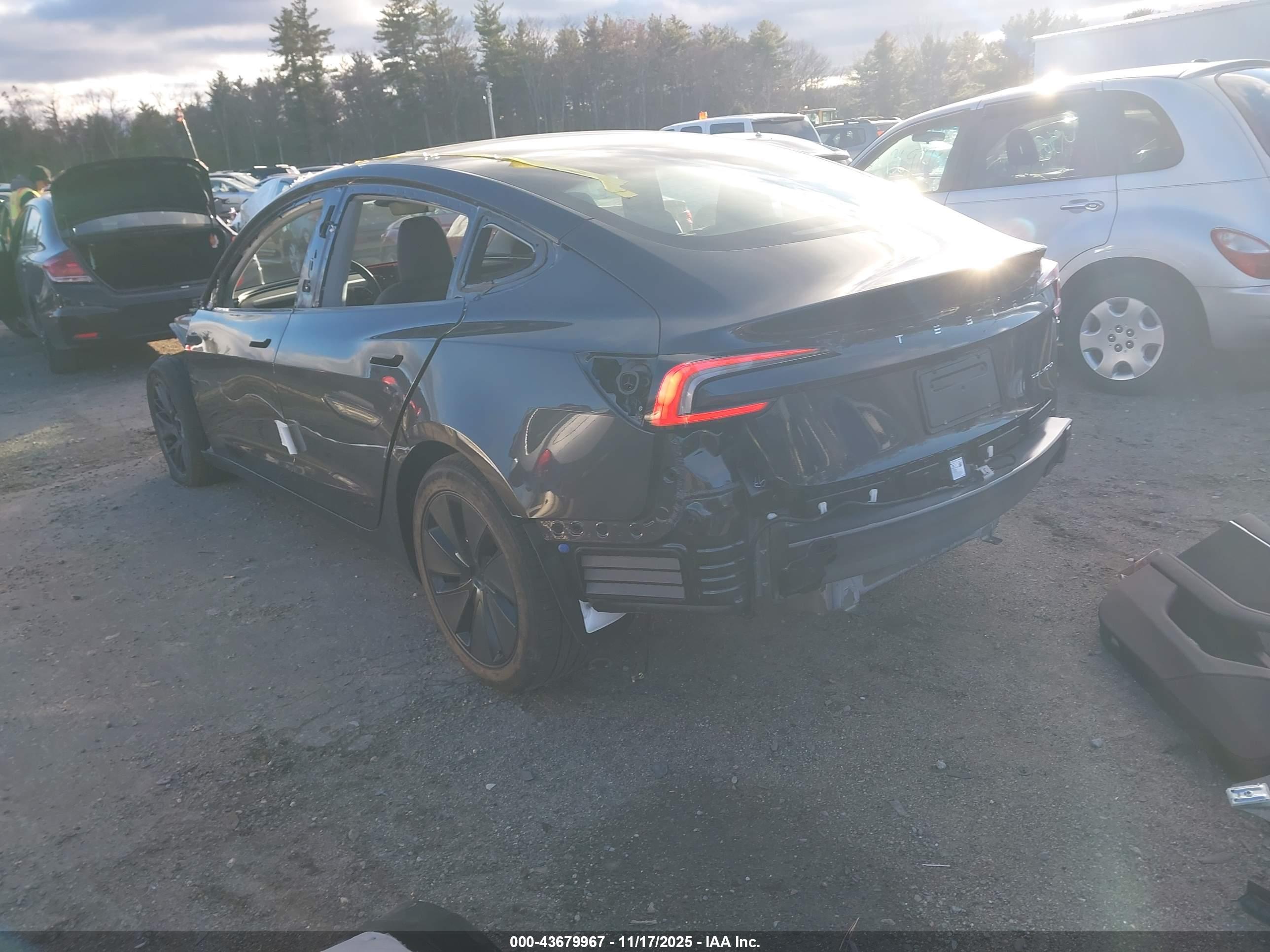 TESLA MODEL image 3