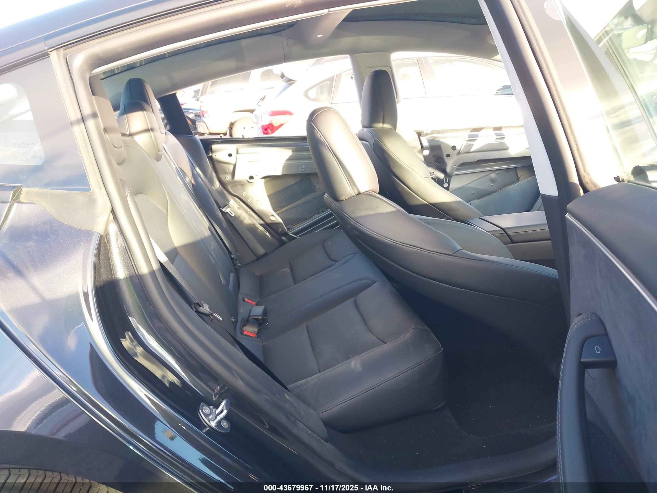 TESLA MODEL image 8
