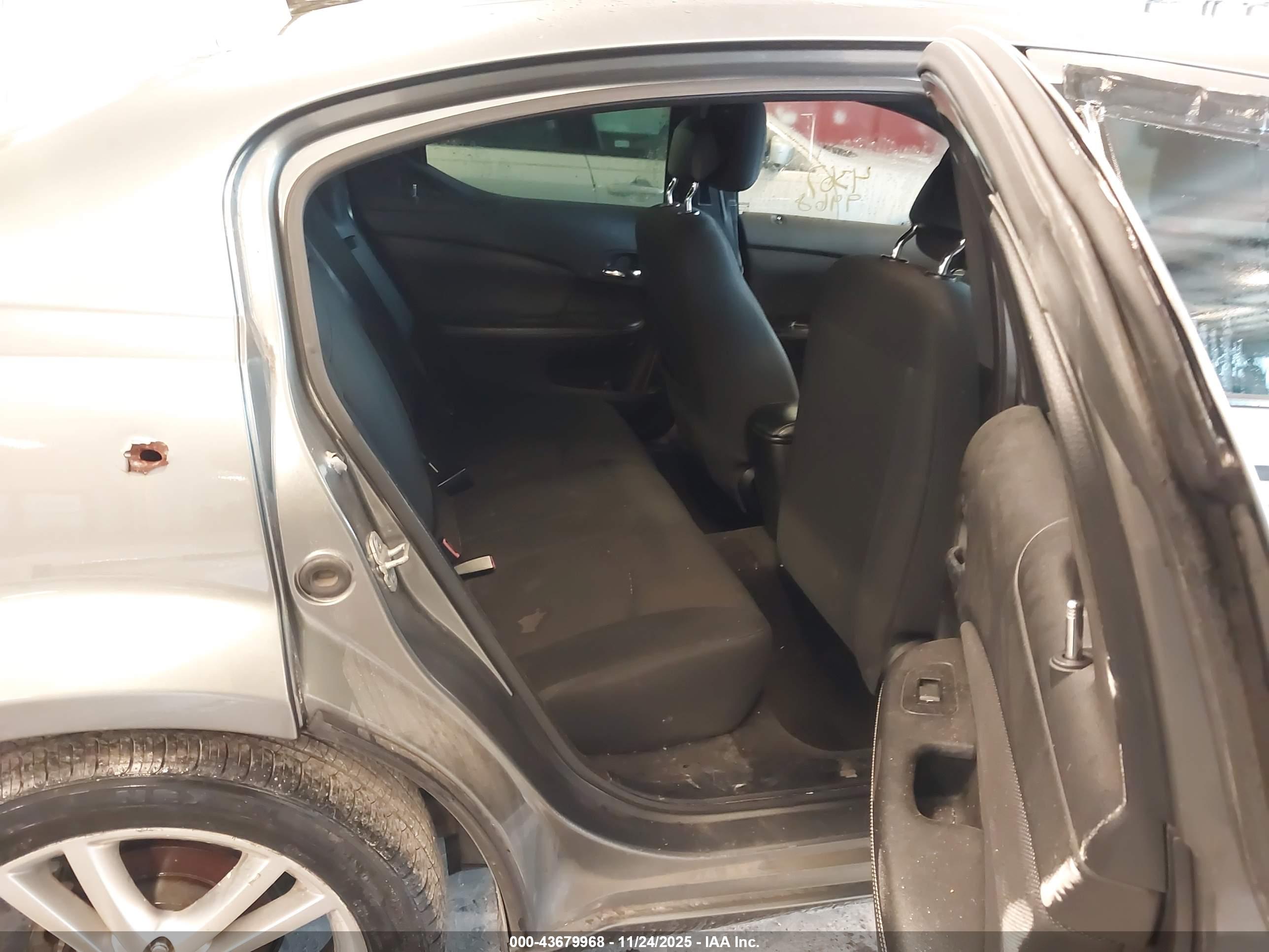 DODGE AVENGER image 8
