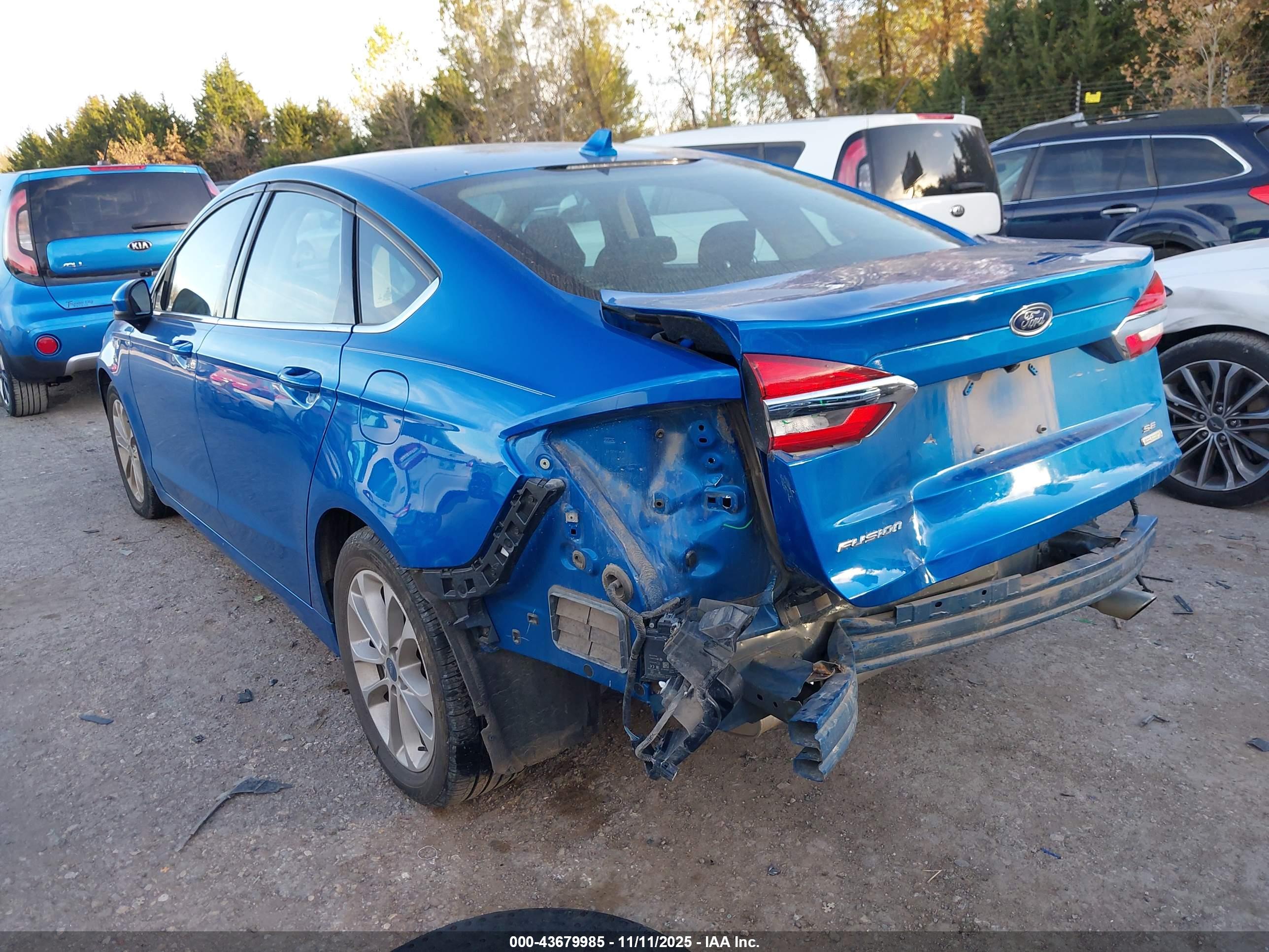 FORD FUSION image 3