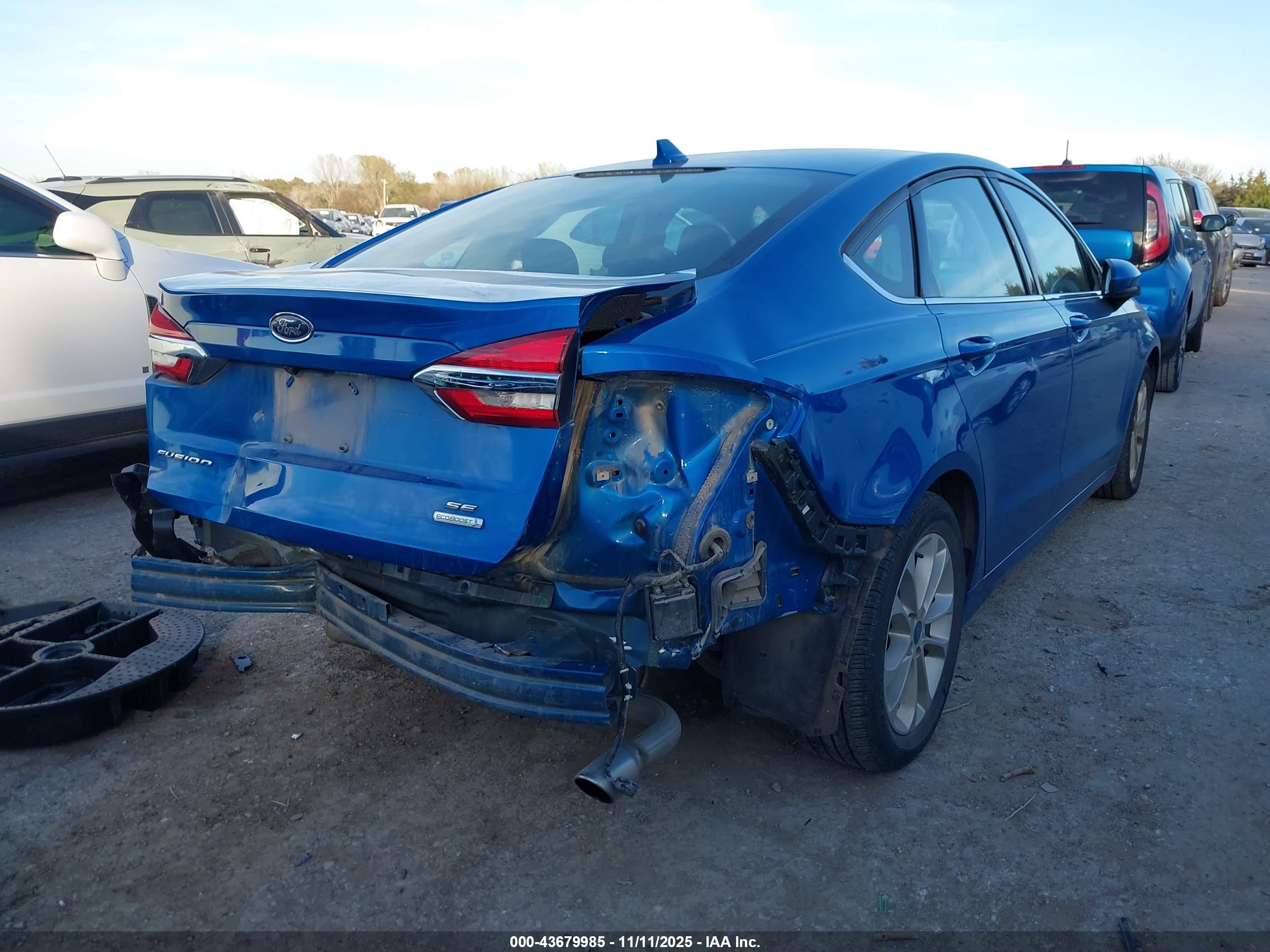 FORD FUSION image 4