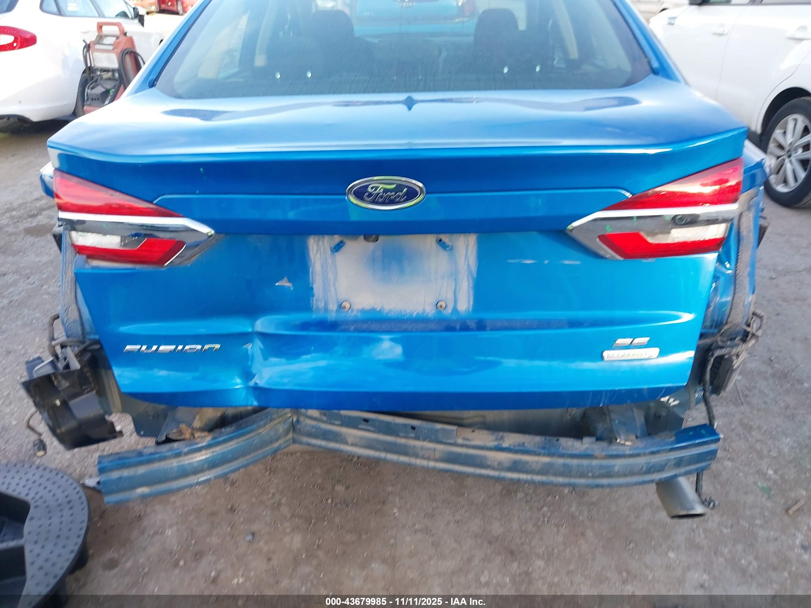 FORD FUSION image 6