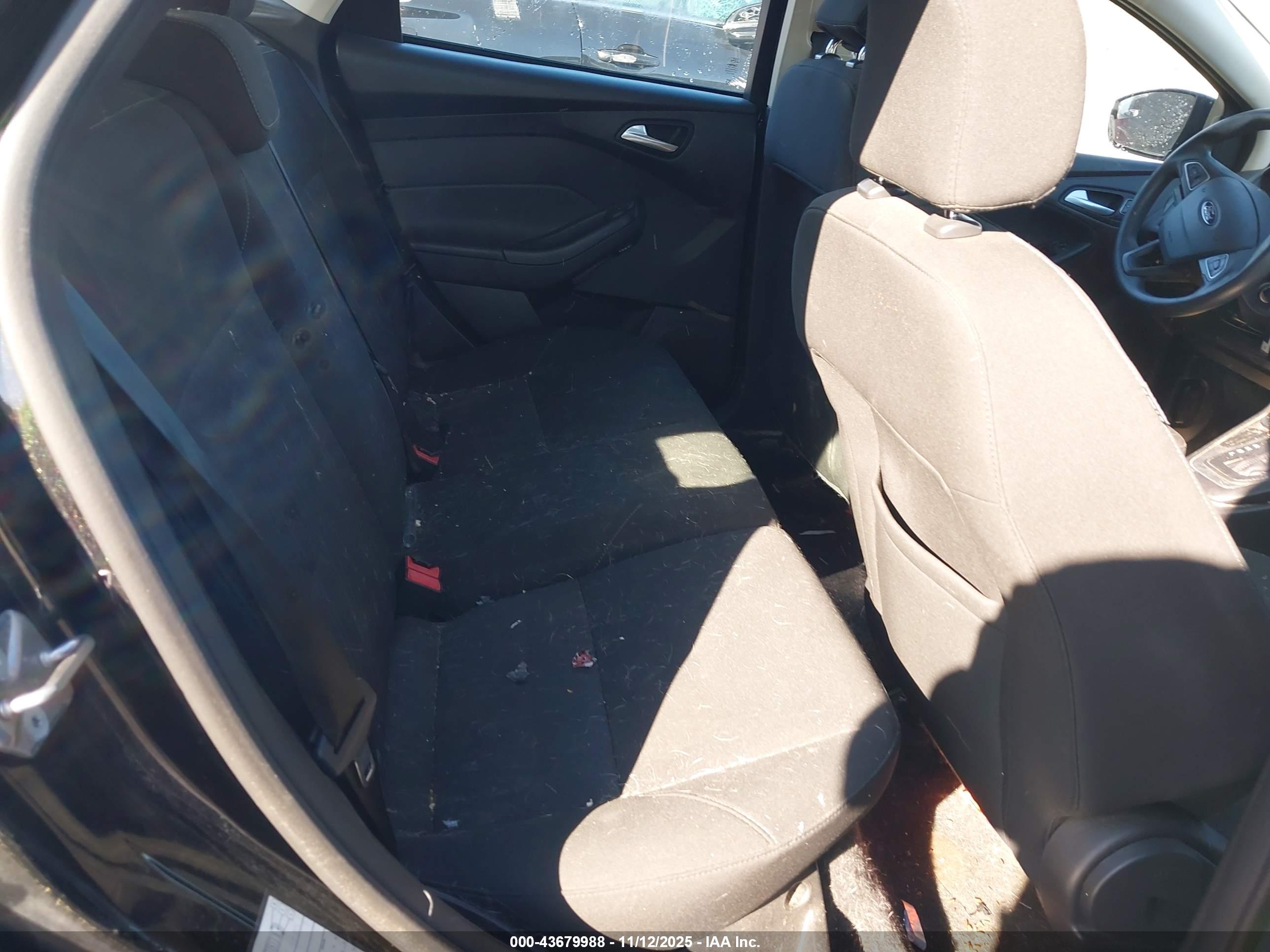FORD FOCUS image 8
