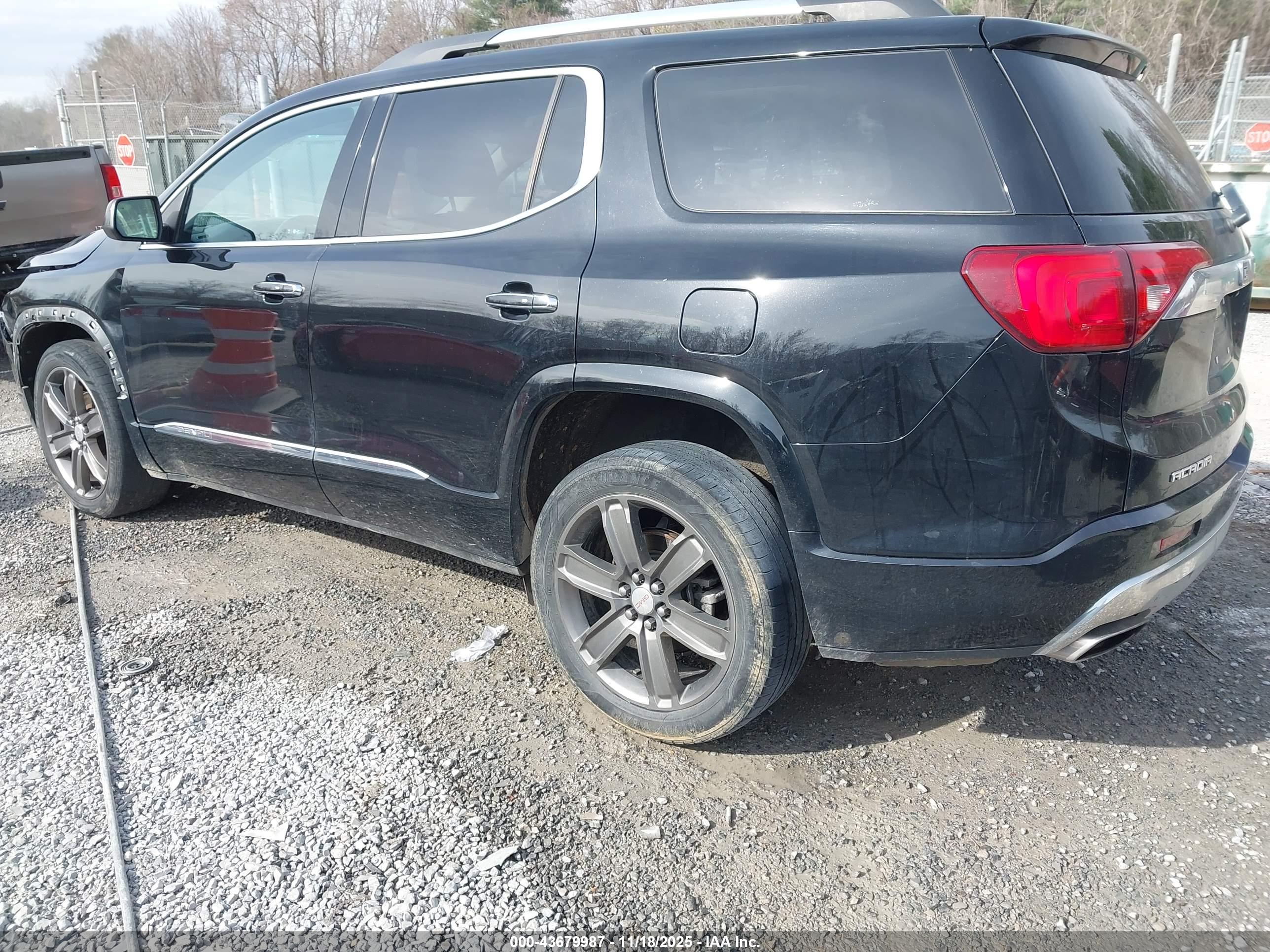 GMC ACADIA image 3