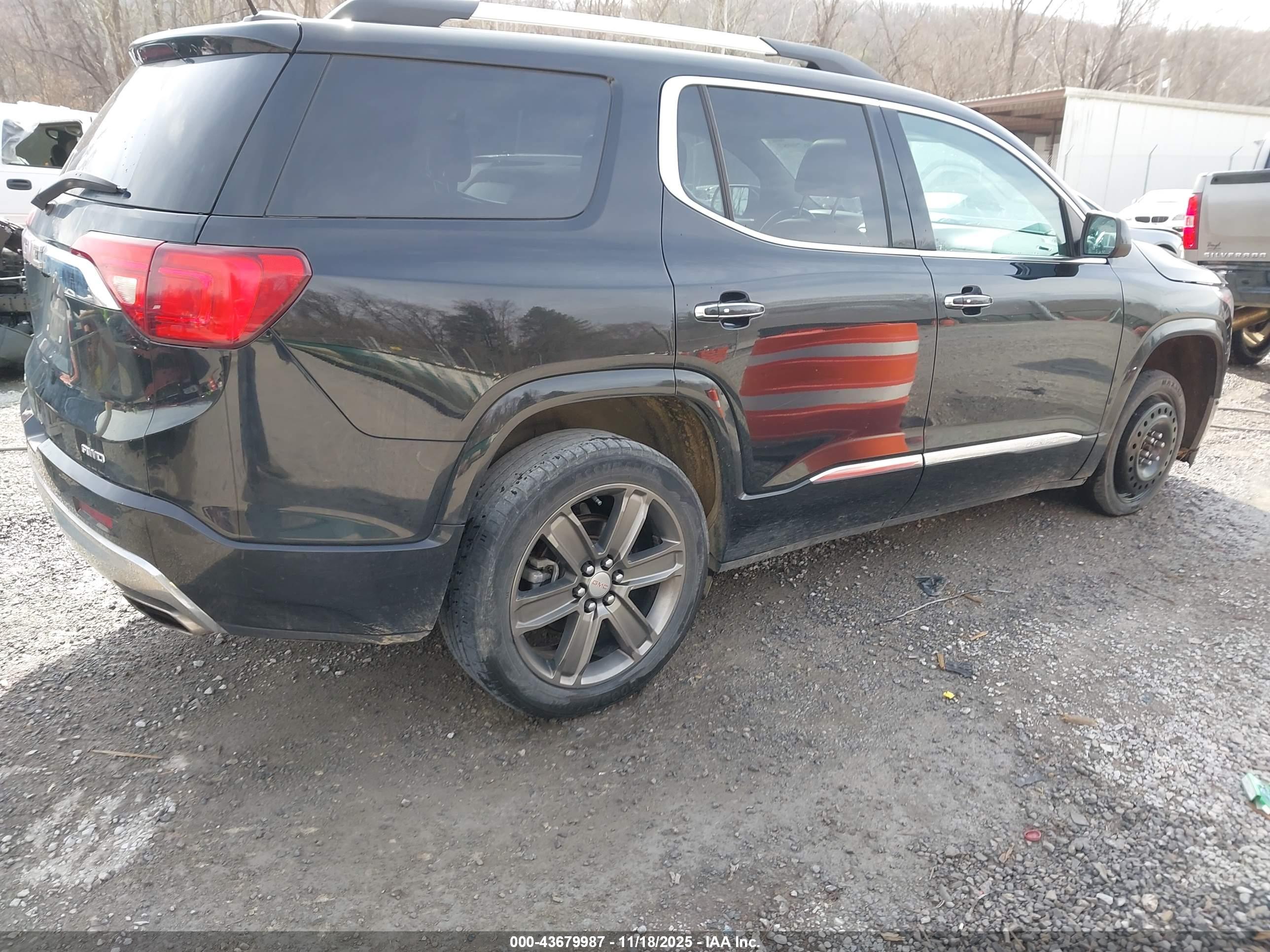GMC ACADIA image 4