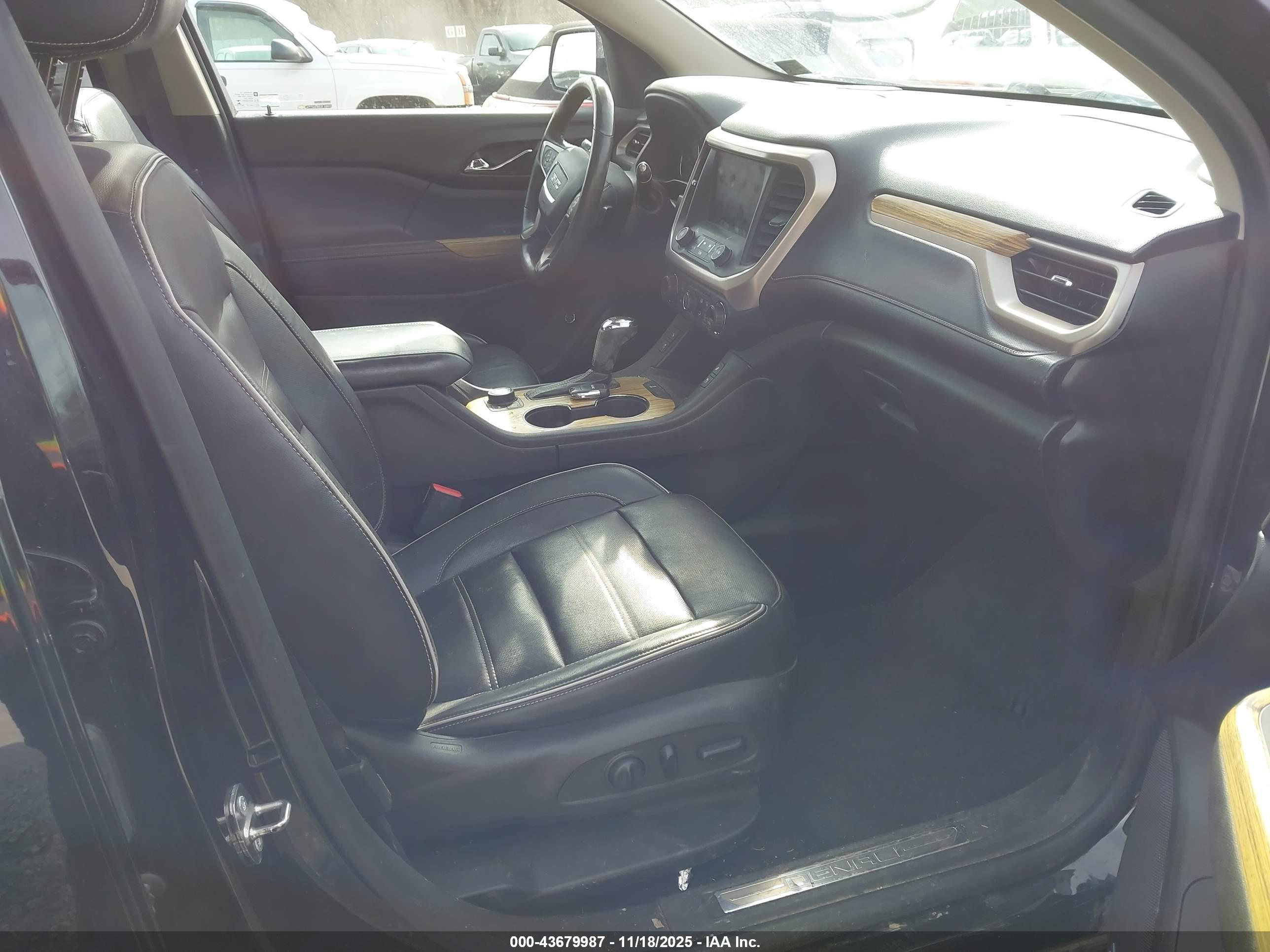 GMC ACADIA image 5