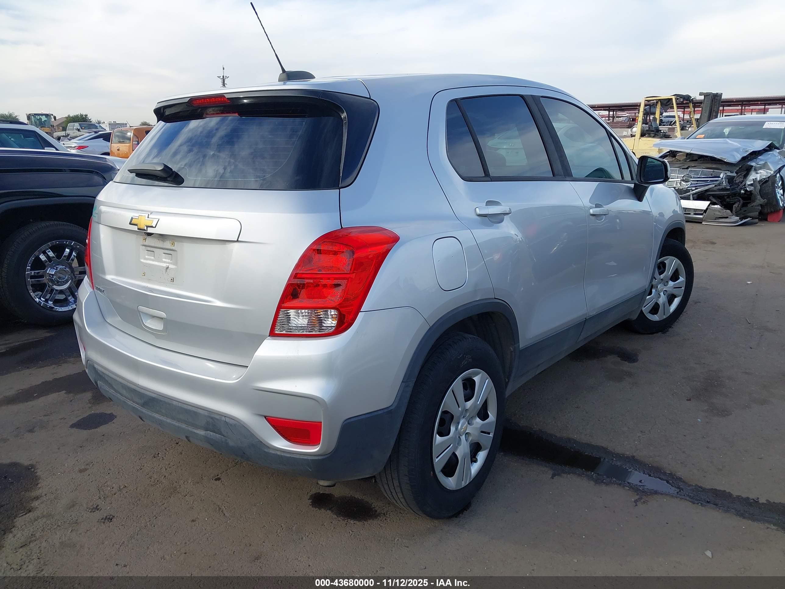 CHEVROLET TRAX image 4