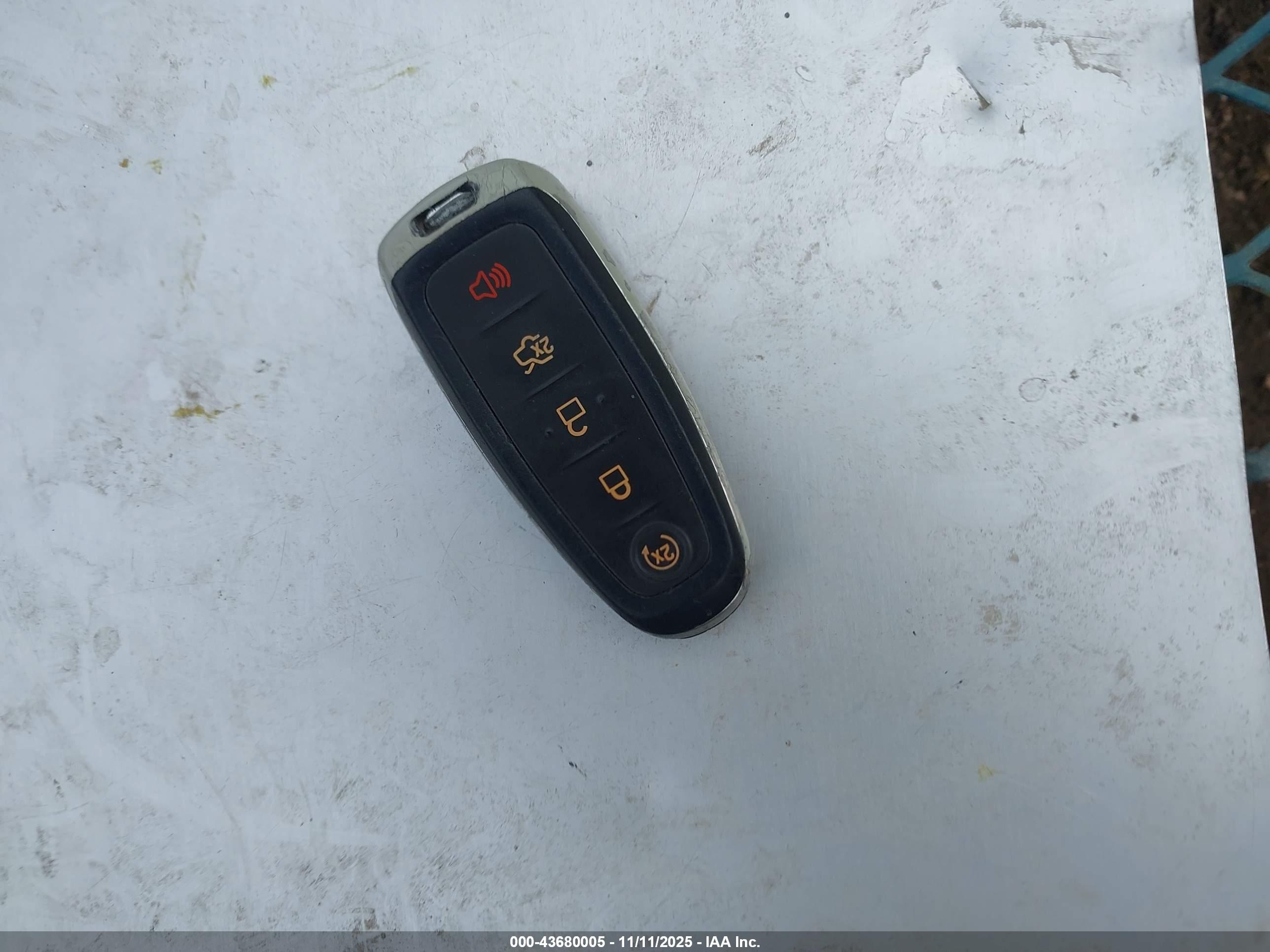 FORD TAURUS image 11