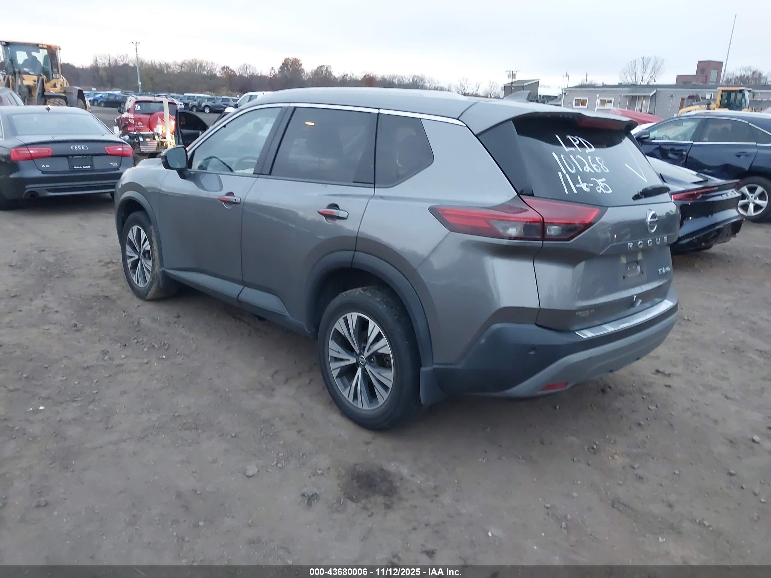 NISSAN ROGUE image 3