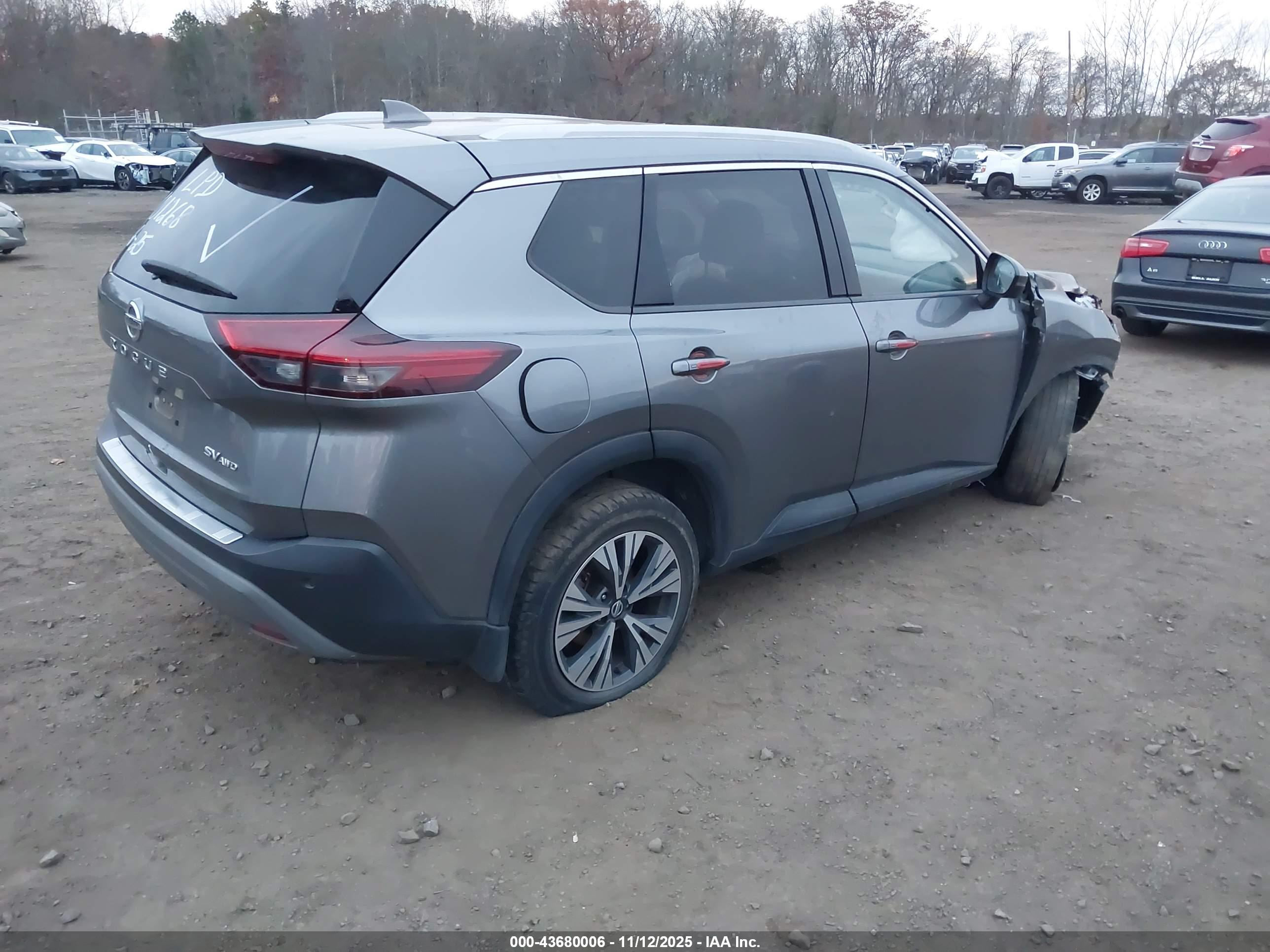 NISSAN ROGUE image 4
