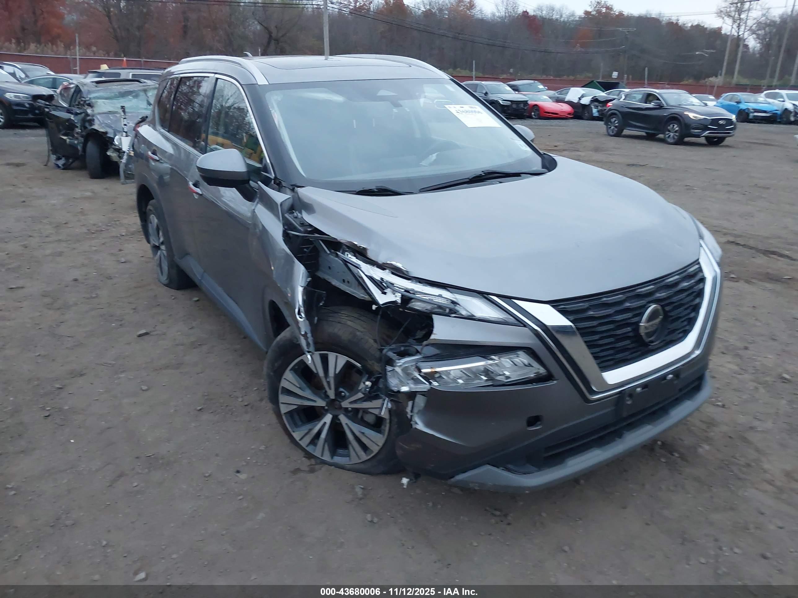 NISSAN ROGUE image 6