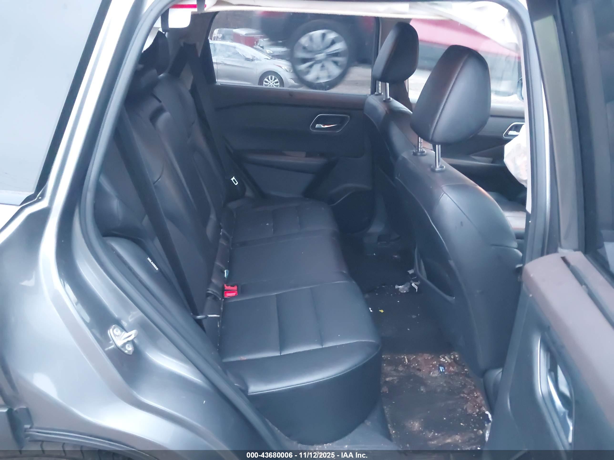 NISSAN ROGUE image 8