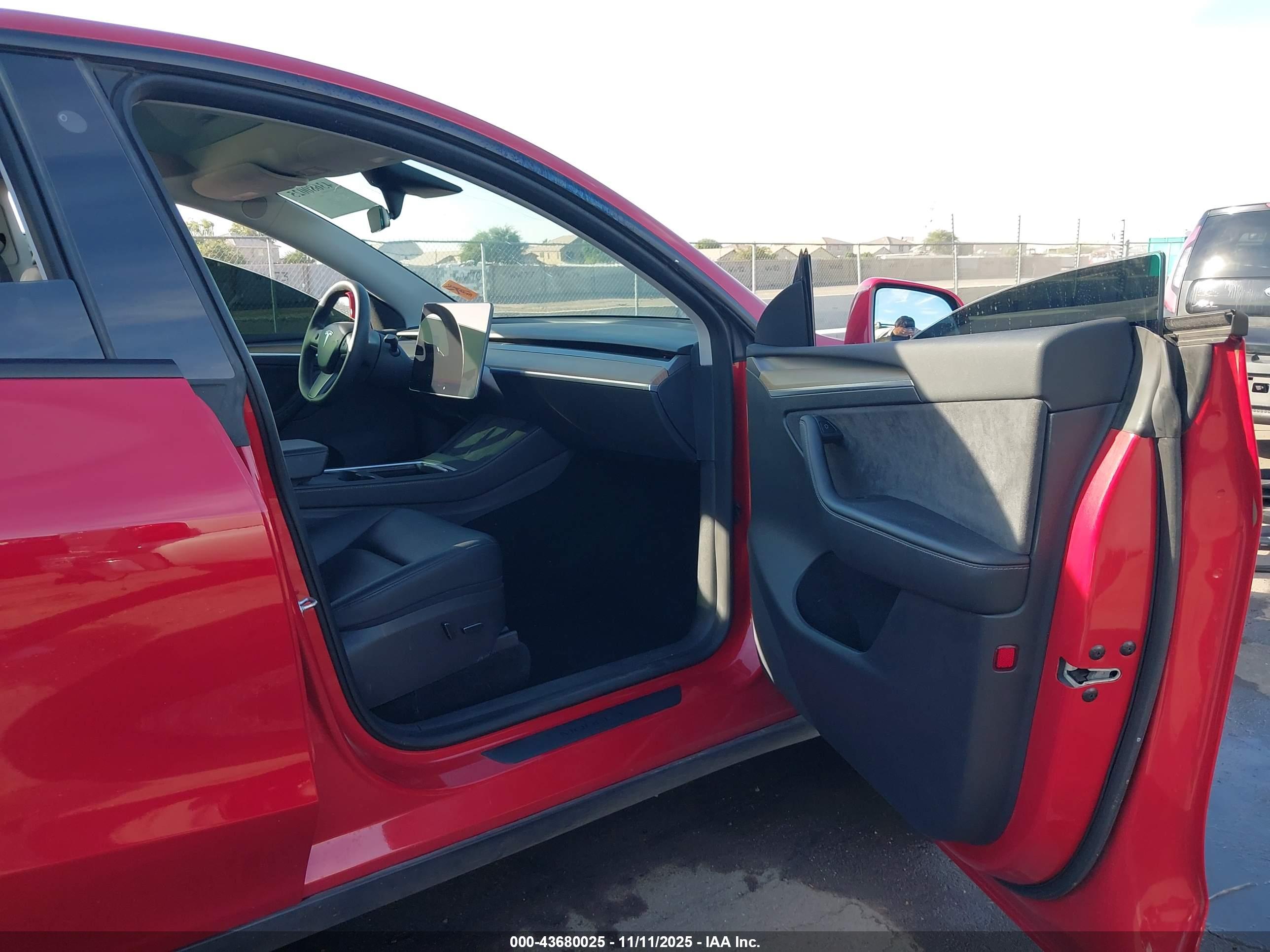 TESLA MODEL image 5