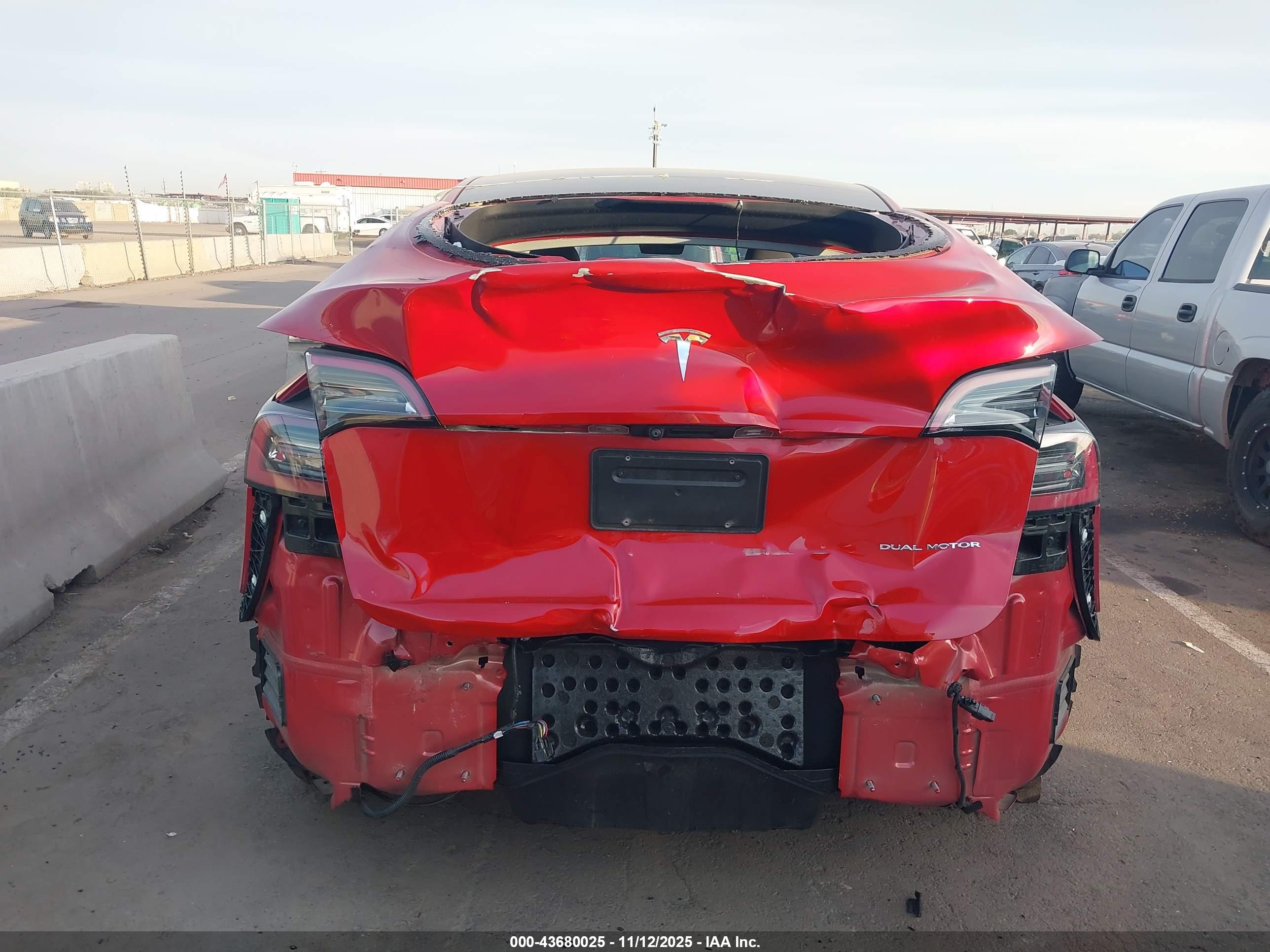 TESLA MODEL image 6