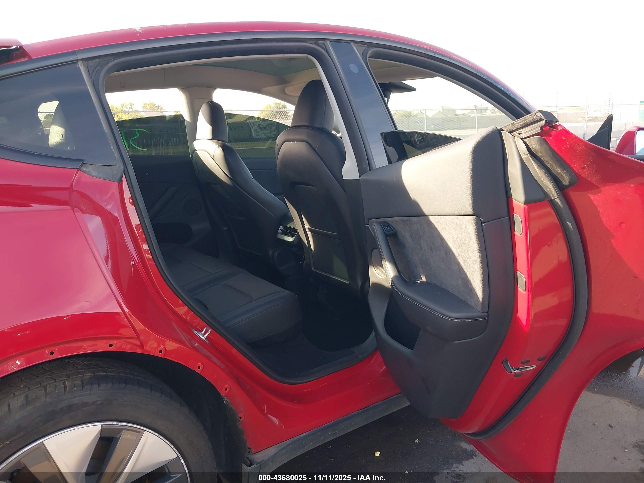 TESLA MODEL image 8