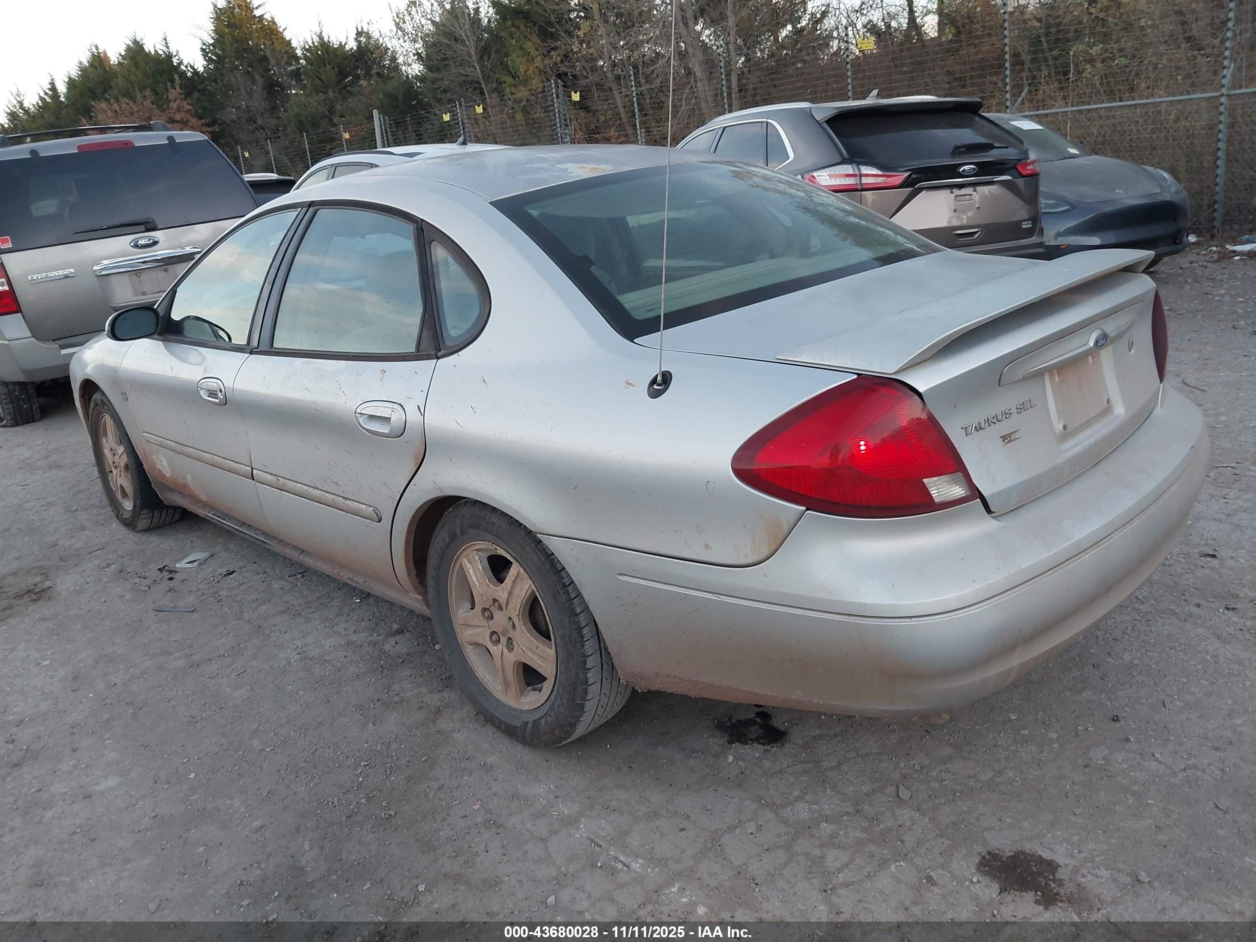 FORD TAURUS image 3