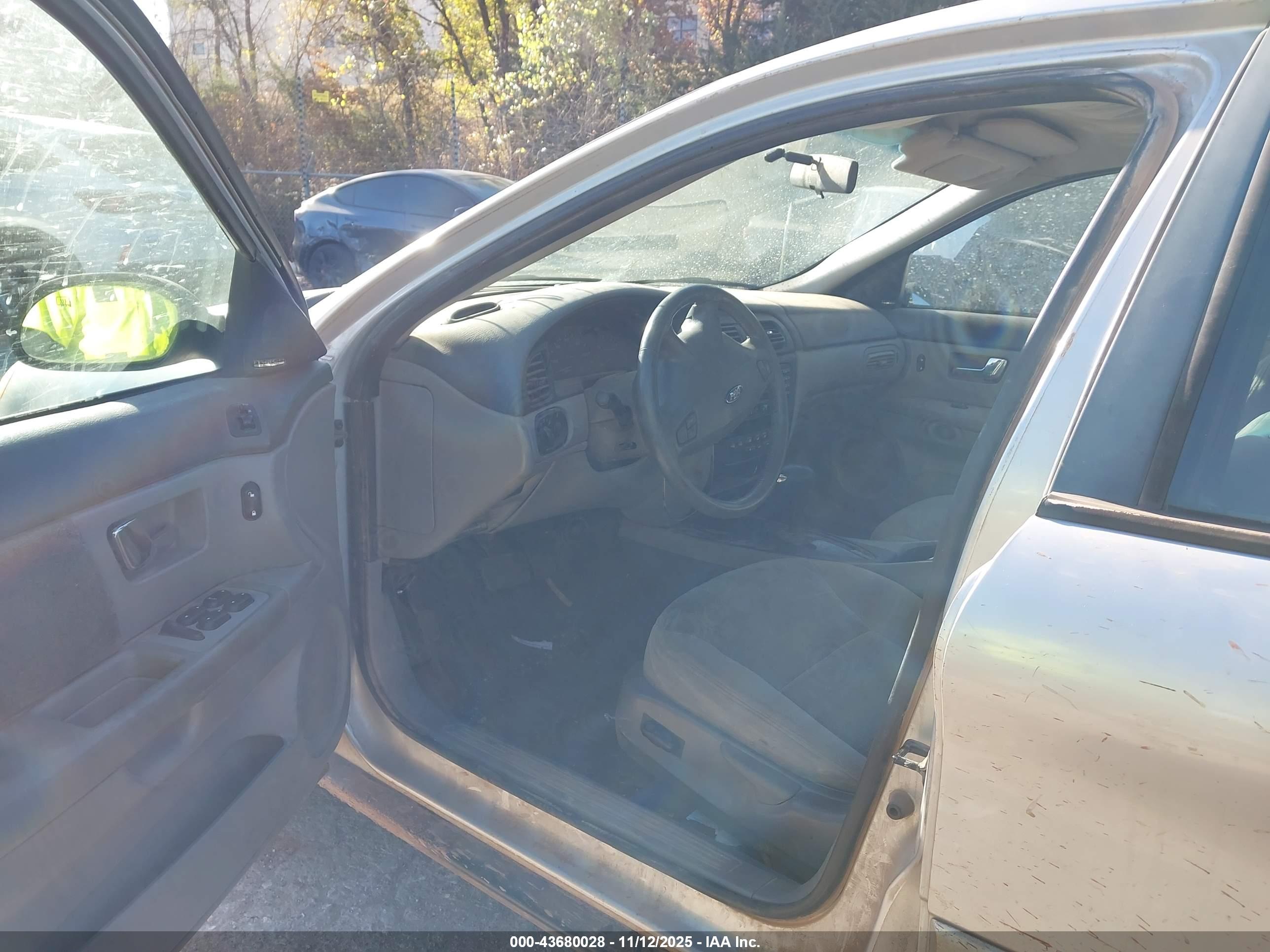 FORD TAURUS image 5