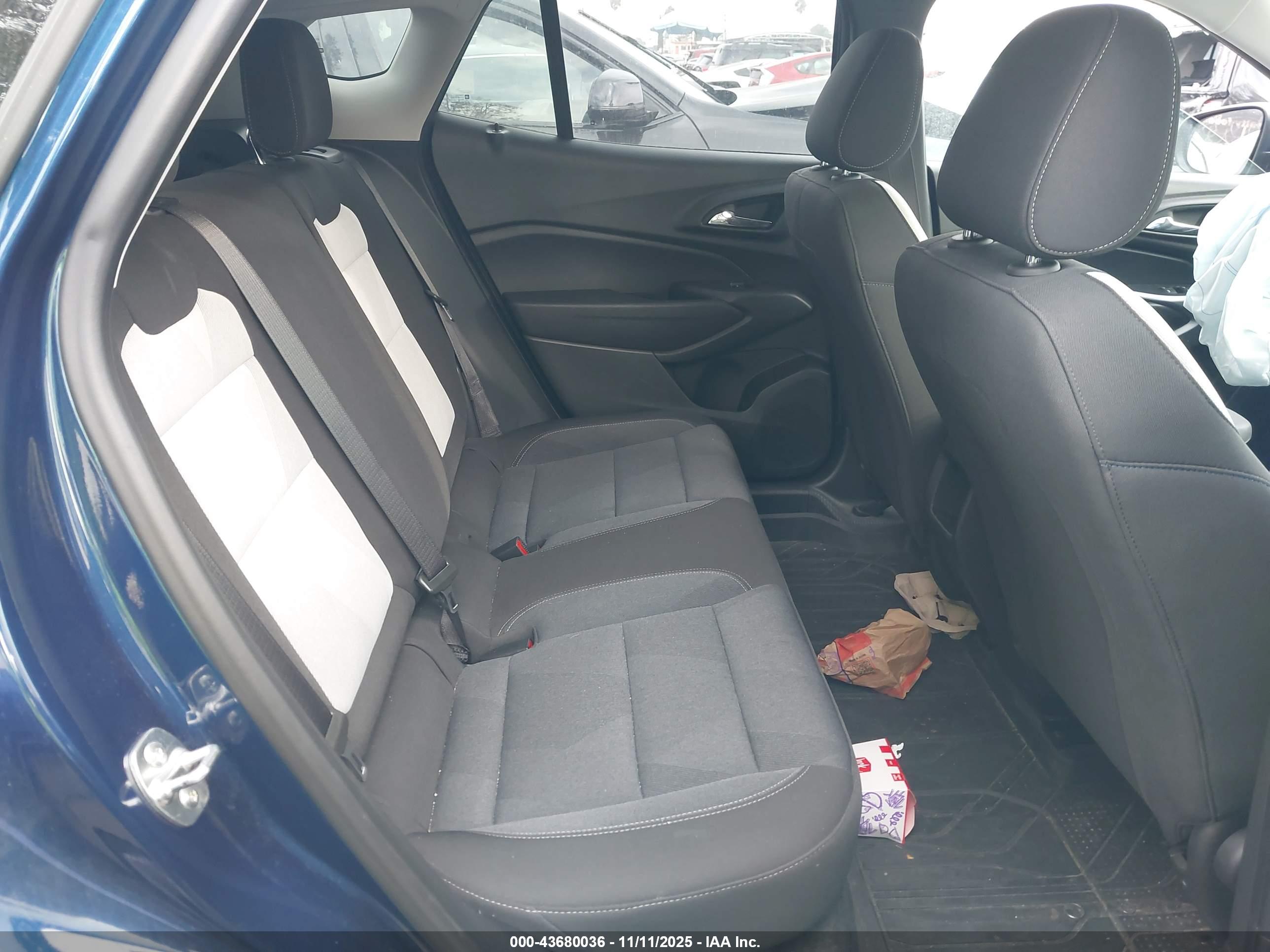 CHEVROLET TRAX image 8