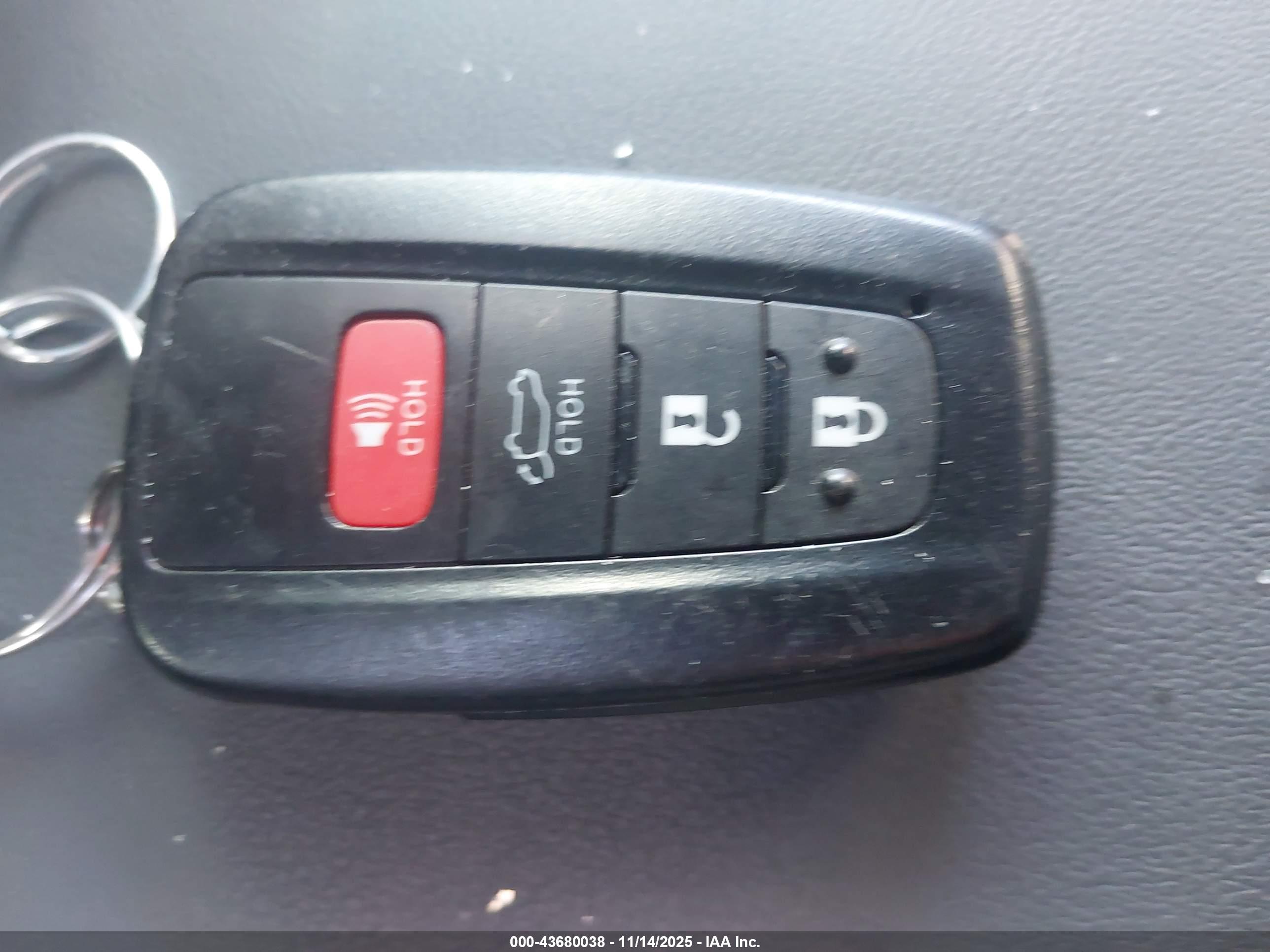 TOYOTA RAV4 image 11