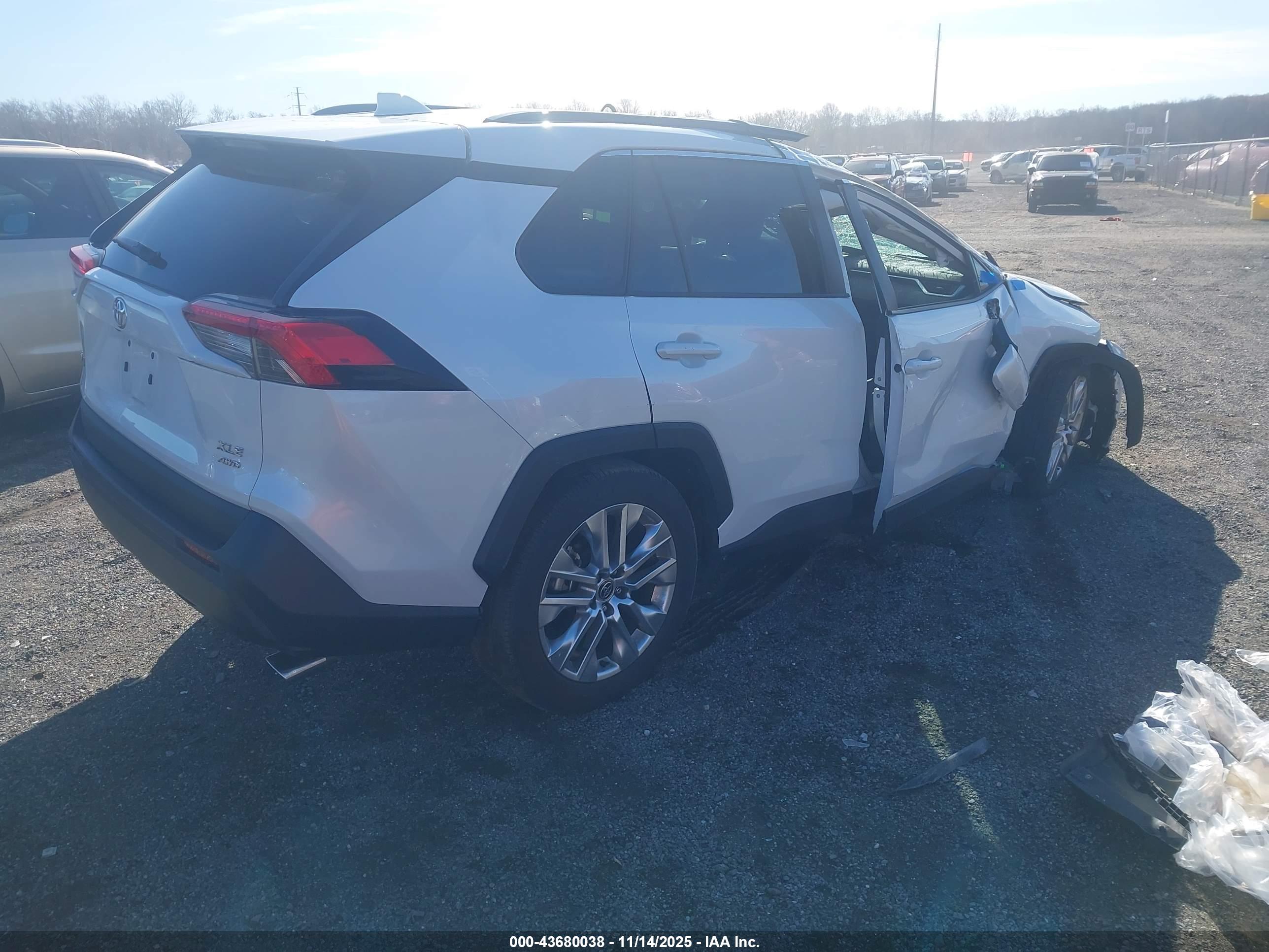 TOYOTA RAV4 image 4